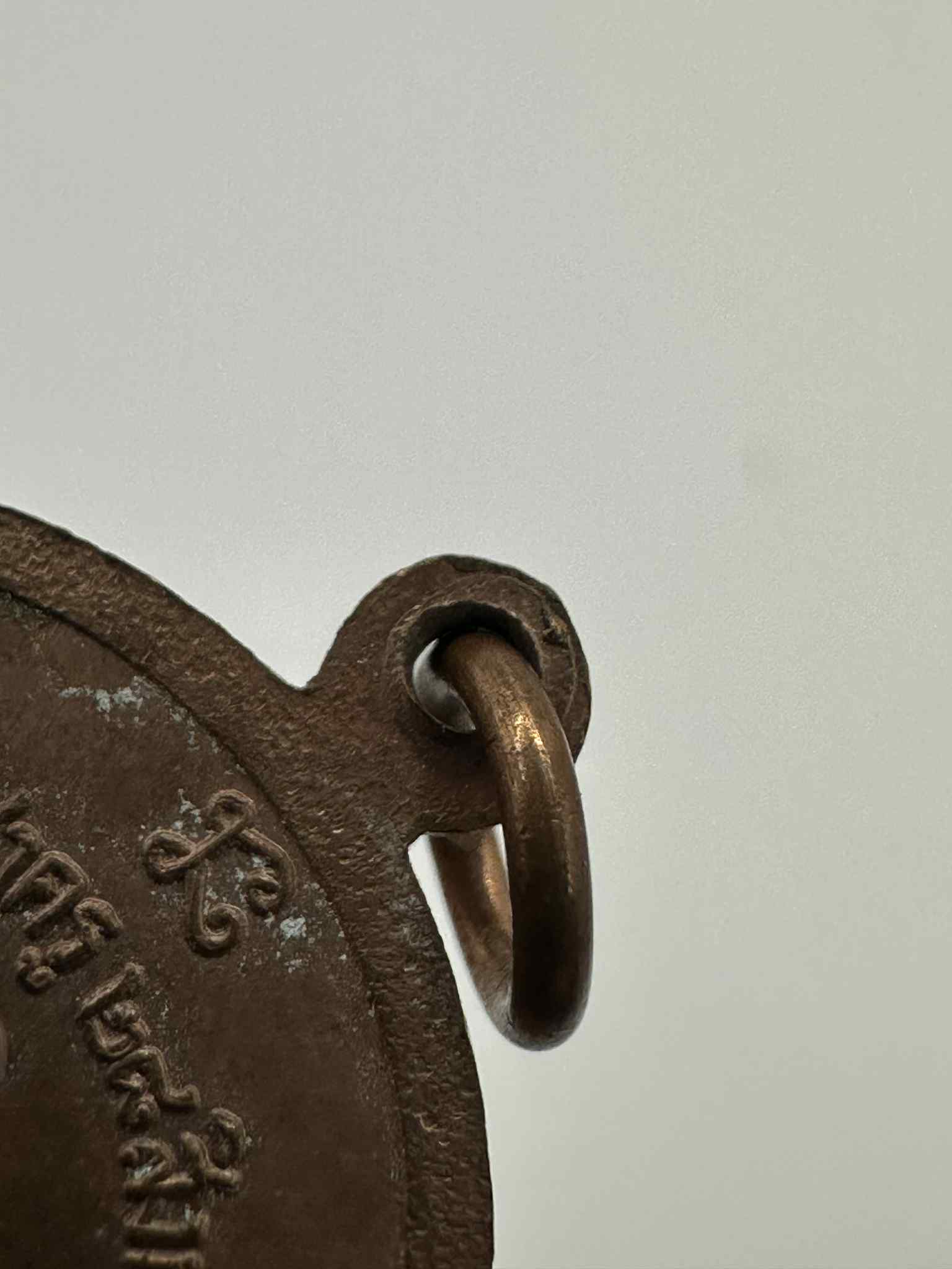 28. เหรียญทองแดง นางกวักที่ระลึกงานบูชาครู 28 สิงหาคม วัดดาวคนอง ครูบาเจ้าเสือสมิงน้อย