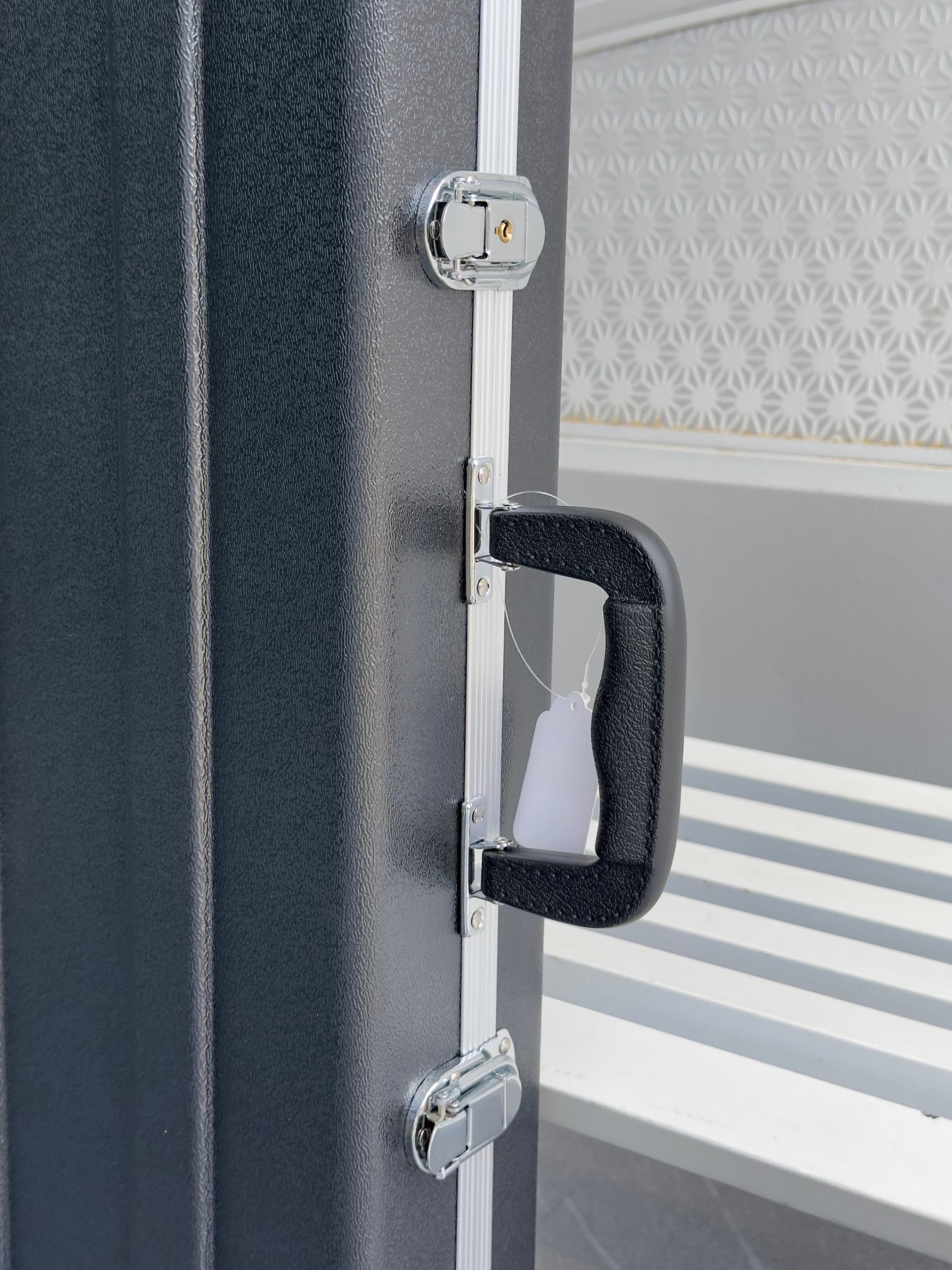 Bass Hard case GRB-EABS ฮาร์ดเคสเบสไฟฟ้า พรมดำ เหลี่ยม งานไฟเบอร์ ล๊อคได้ แข็งแรง ทนทาน