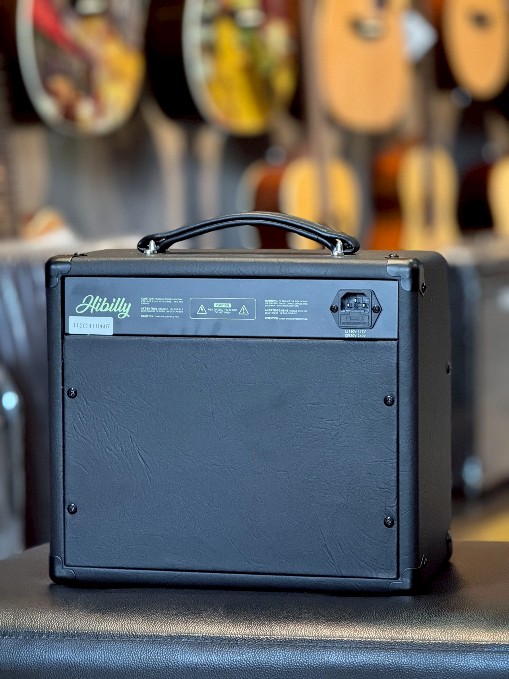 แอมป์กีต้าร์ Hibilly Retro20 Solid State BK ขนาด 20 วัตต์ สามารถคุมเสียงหรือสร้างเสียงที่หลากหลายและมีคุณภาพสูงได้อย่างดีเยี่ยม