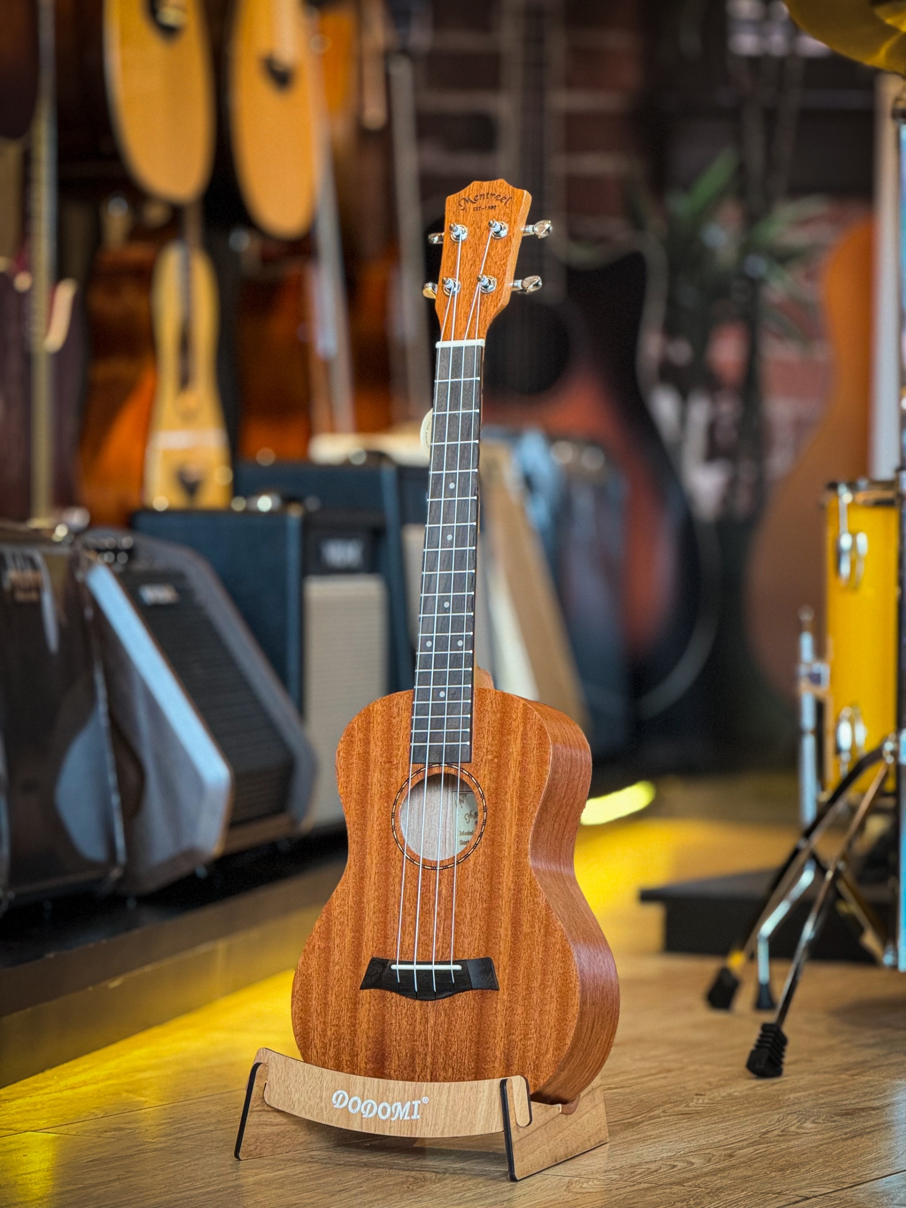 อูคูเลเล่ Mentreel Ukulele UK-26 สีไม้เข้ม ไซส์ Tenor 26 นิ้ว แถมฟรี ปิ๊ก4อัน - รับประกันการขนส่ง