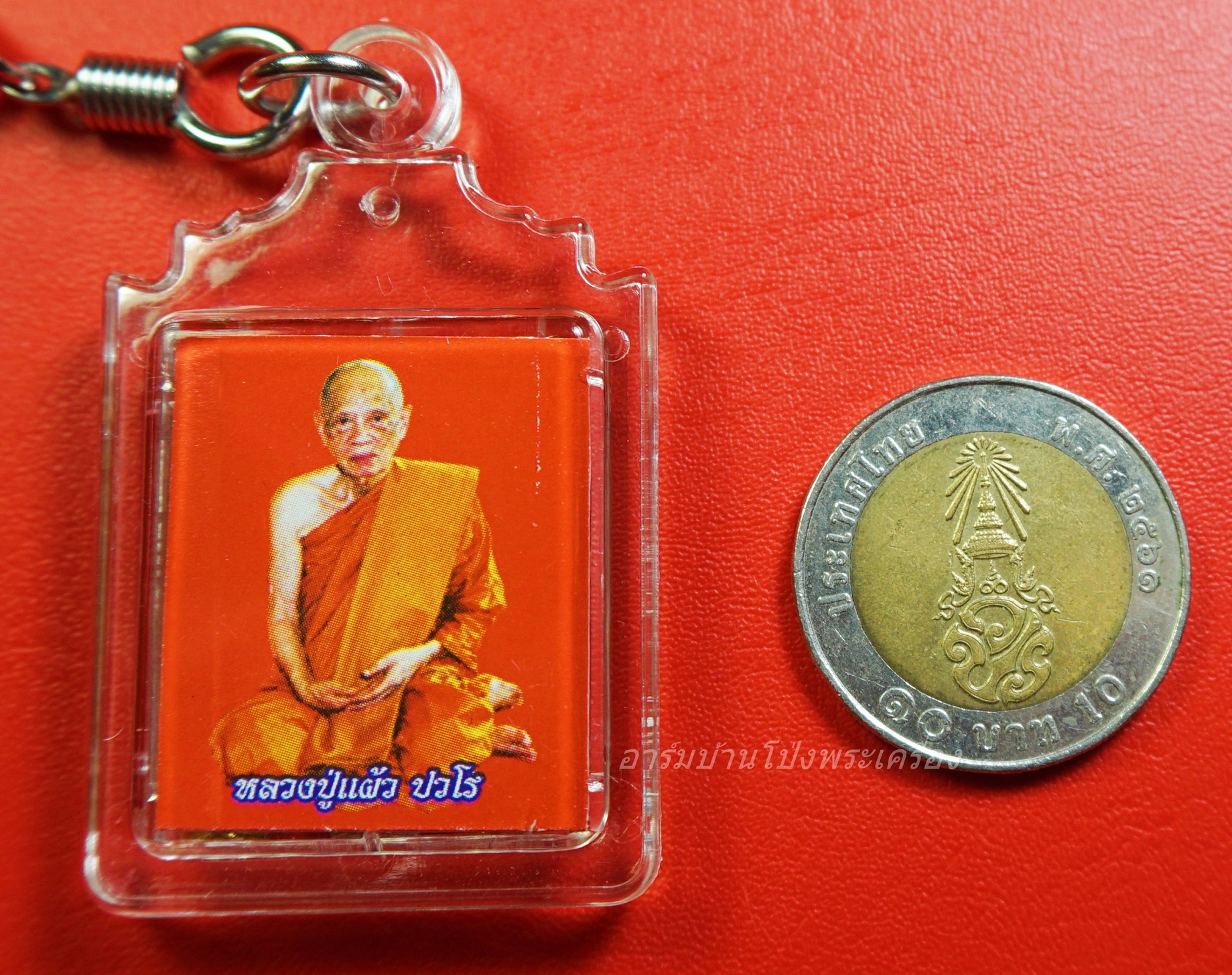 หลวงปู่แผ้ว วัดรางหมัน รูปถ่ายตะกรุดหลัง พร้อมเลี่ยมและเชือกร่ม(องค์ที่2)