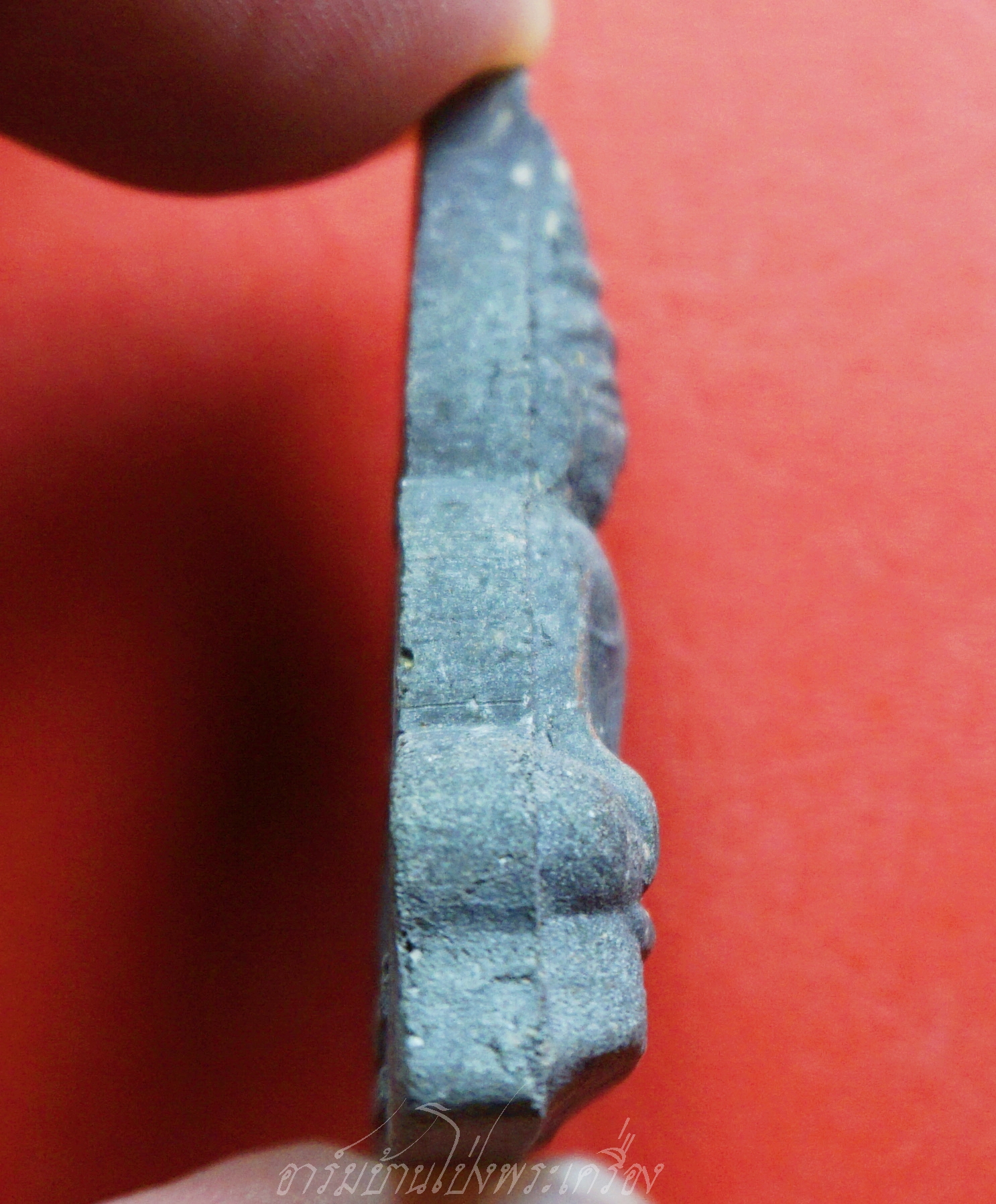 หลวงปู่แผ้ว ปวโร วัดกำแพงแสน พระท่ากระดาน รุ่นอริยทรัพย์ เนื้อผงสีดำ(องค์ที่2)