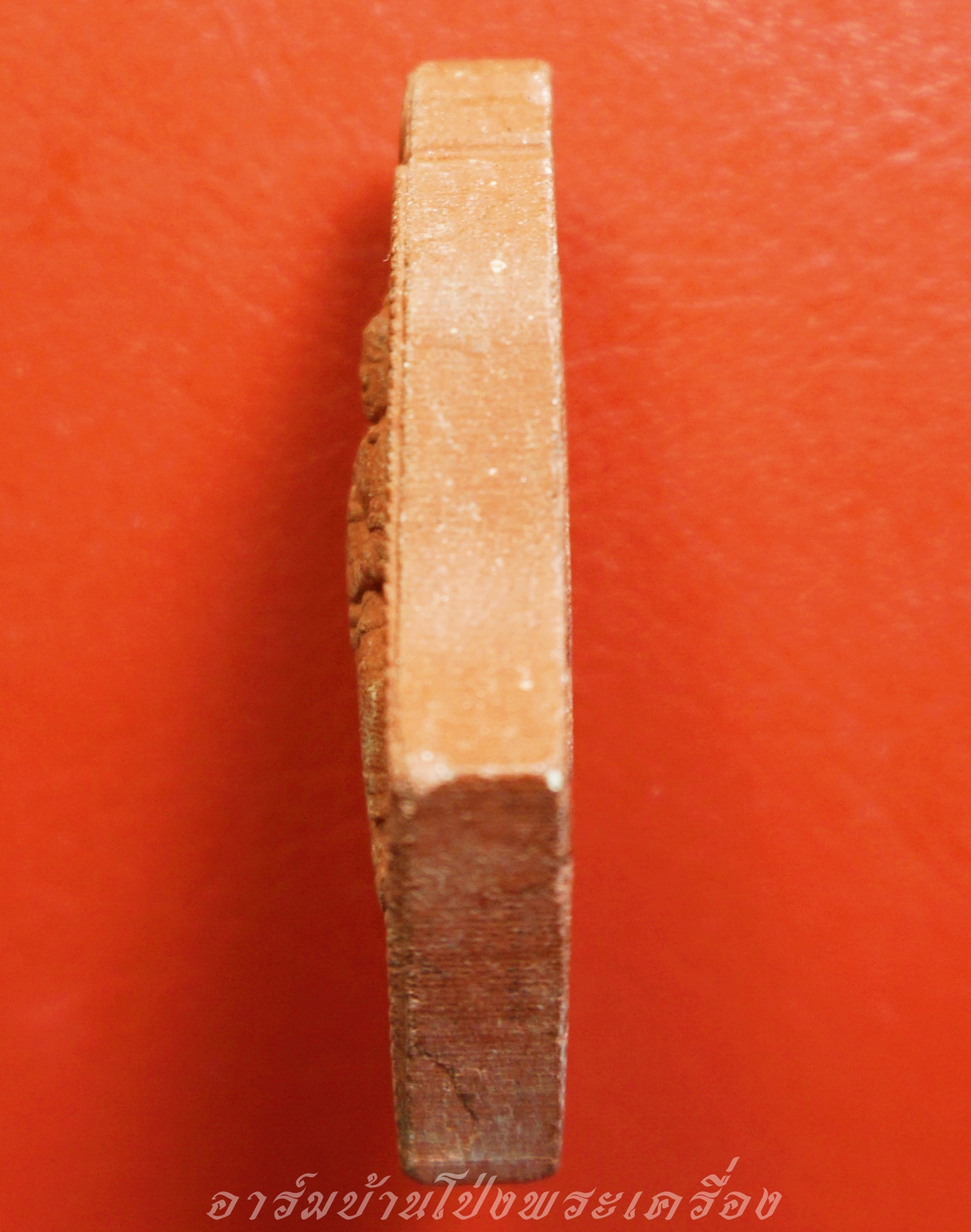 หลวงพ่อแดง วัดอินทาราม ท้าวเวสสุวรรณ รุ่นรวยล้นเหลือ ปี๒๕๖๕ เนื้อผงสีแดง(องค์ที่1)