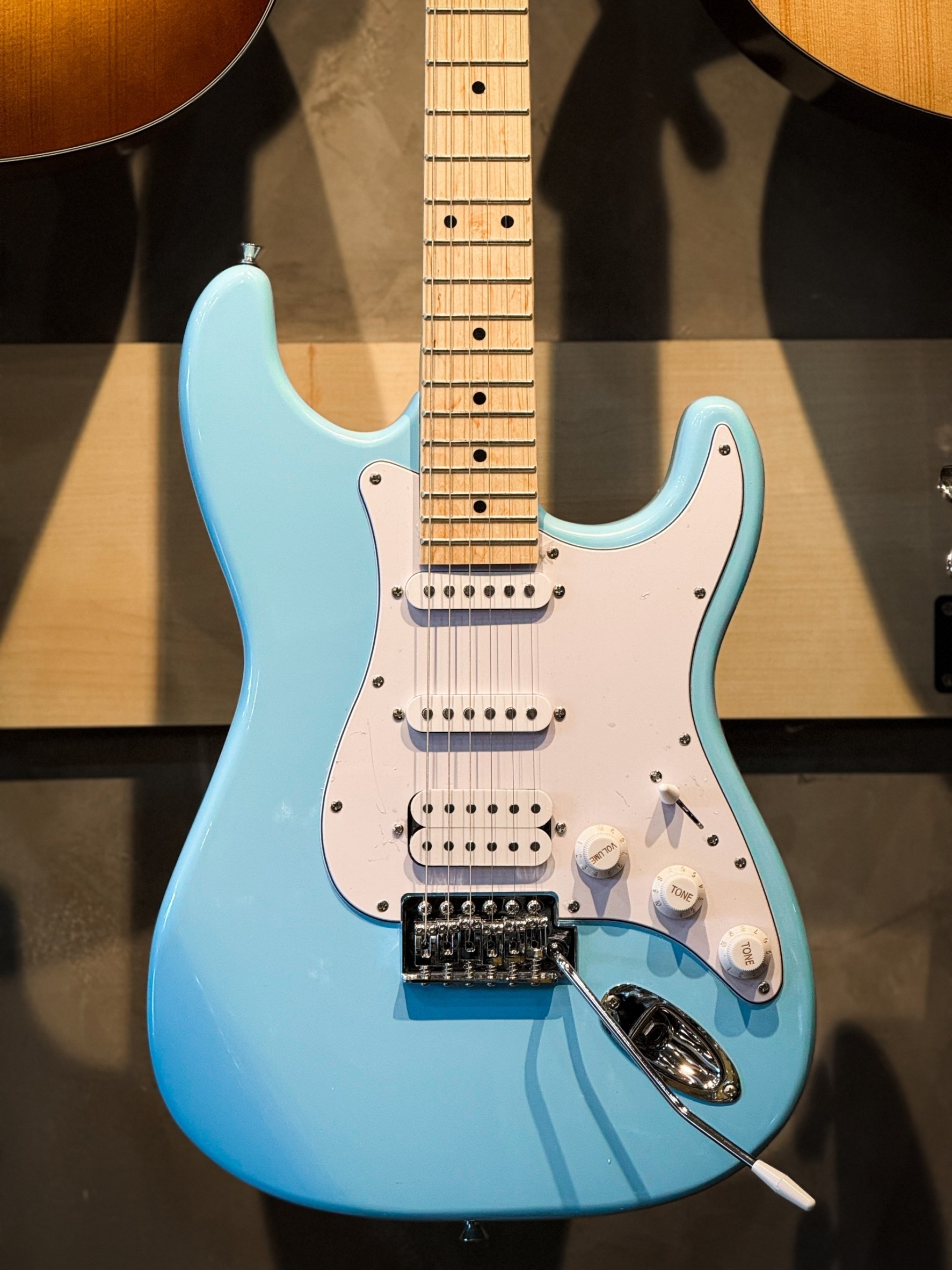 กีต้าร์ไฟฟ้า Fusion ST-SSH-F ปิ๊กอัพ HSS มีเซตแอมป์ 10 วัตต์ - ฟรี กระเป๋า ปิ๊ก4อัน ใบคอร์ด ประแจ สายแจ็ค