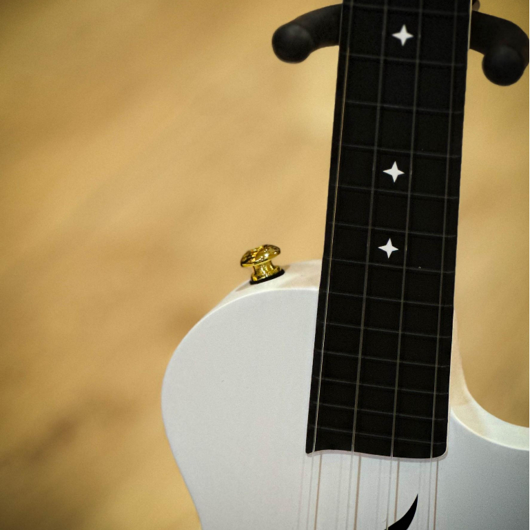 [พร้อมของแถมพรีเมี่ยม!🔥] อูคูเลเล่ Enya Nova U Concert Ukulele ขนาด 23 นิ้ว สีขาว บอดี้คาร์บอนไฟเบอร์/โพลีคาร์บอเนต