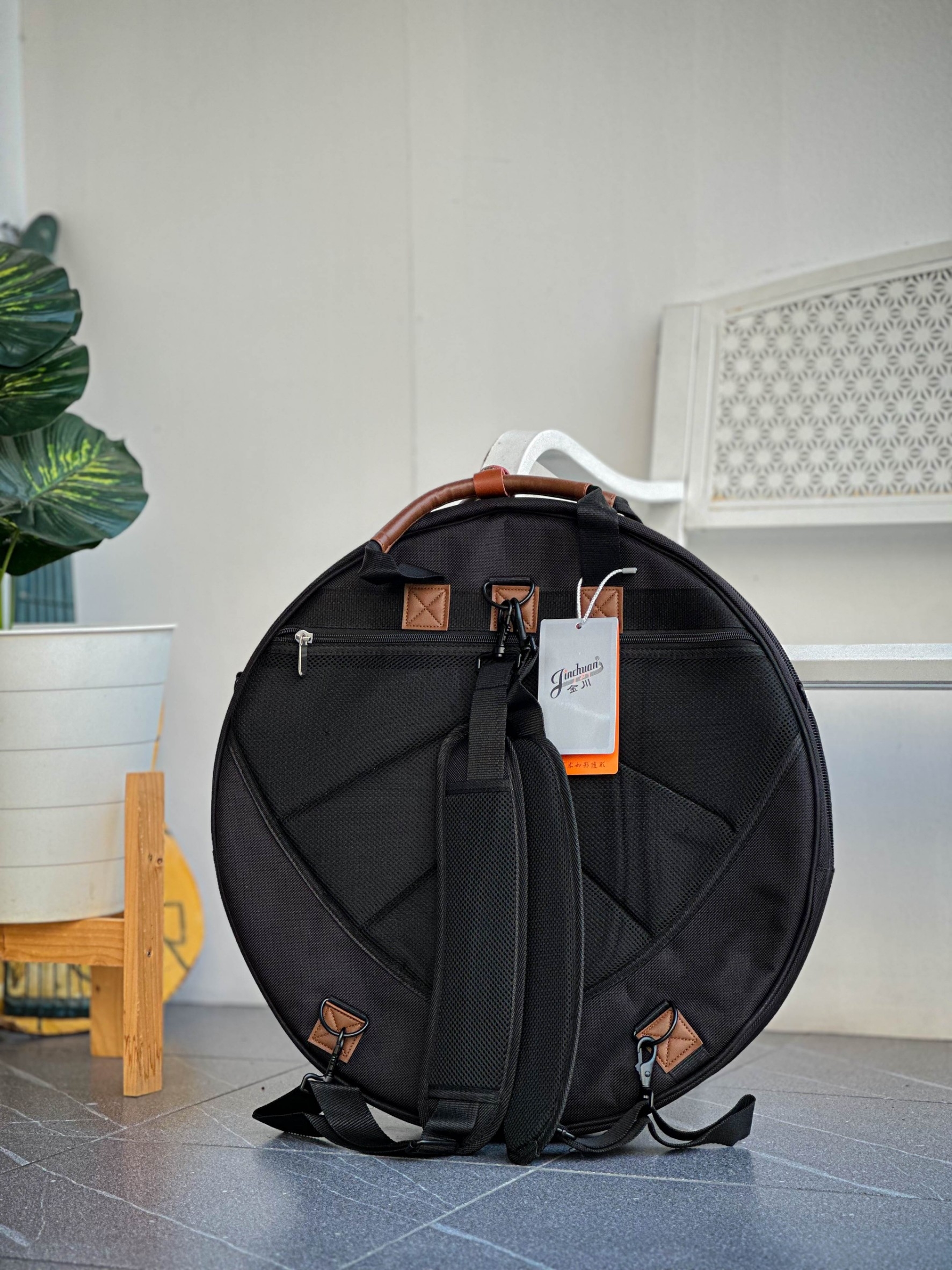 กระเป๋าฉาบ "Jinchuan" บุโฟมฟองน้ำภายในหนา/กันกระแทกอย่างดี,สำหรับใส่ฉาบขนาดไม่เกิน 22 นิ้ว, มีสายสะพายและหูหิ้ว,ซิปเบอร์อย่างดี,พร้อมสายสะพายรองบ่าในเซ็ต