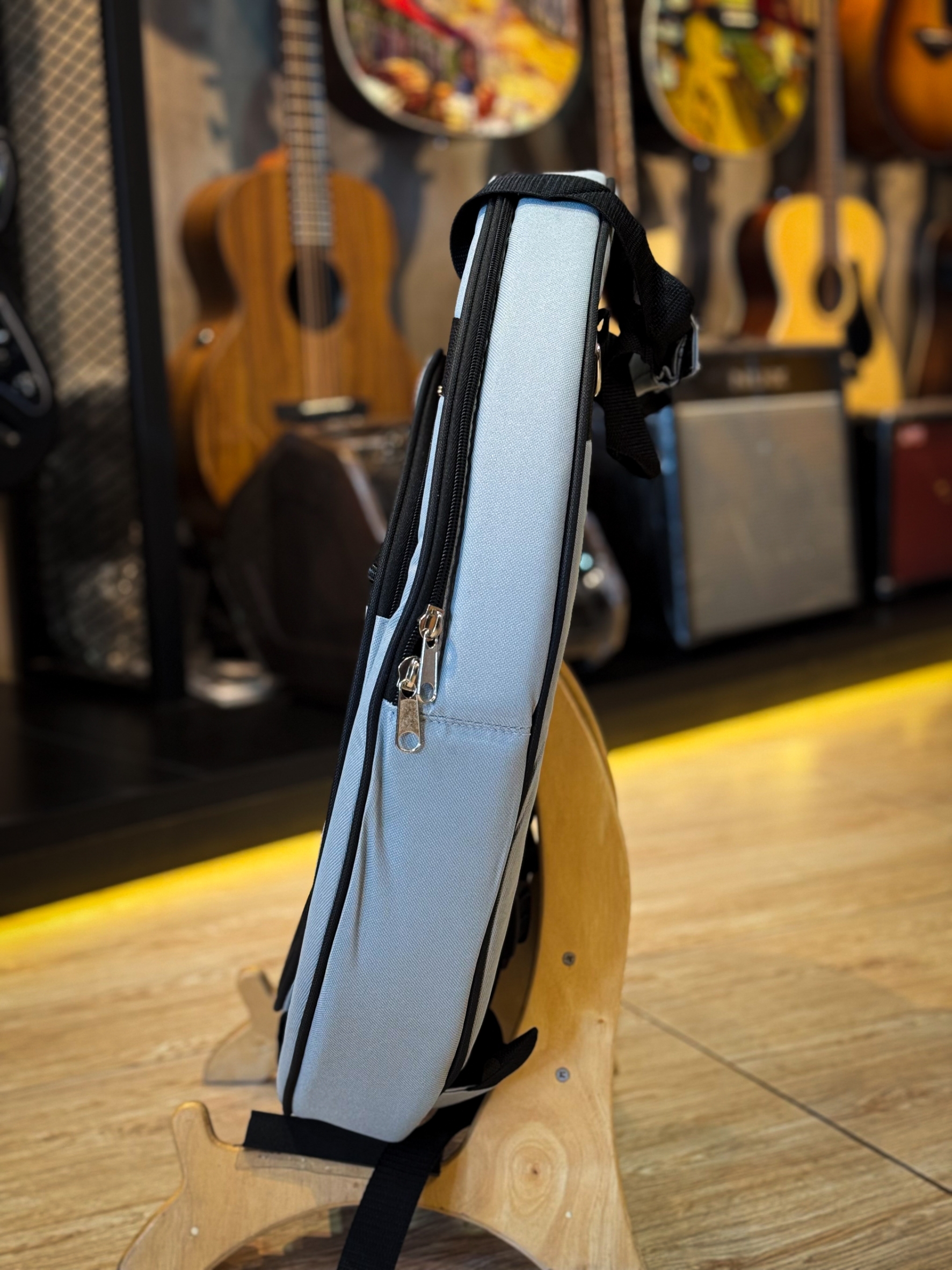 กระเป๋าฉาบ TAKANE เทาดำ/ดำเทา กระเป๋าใส่ฉาบ บุฟองน้ำหนา มีหูหิ้ว/สายสะพายหลัง สามารถใส่ Hihat ได้ 1คู่ และ แฉได้ถึง 3 ใบ 22 นิ้ว