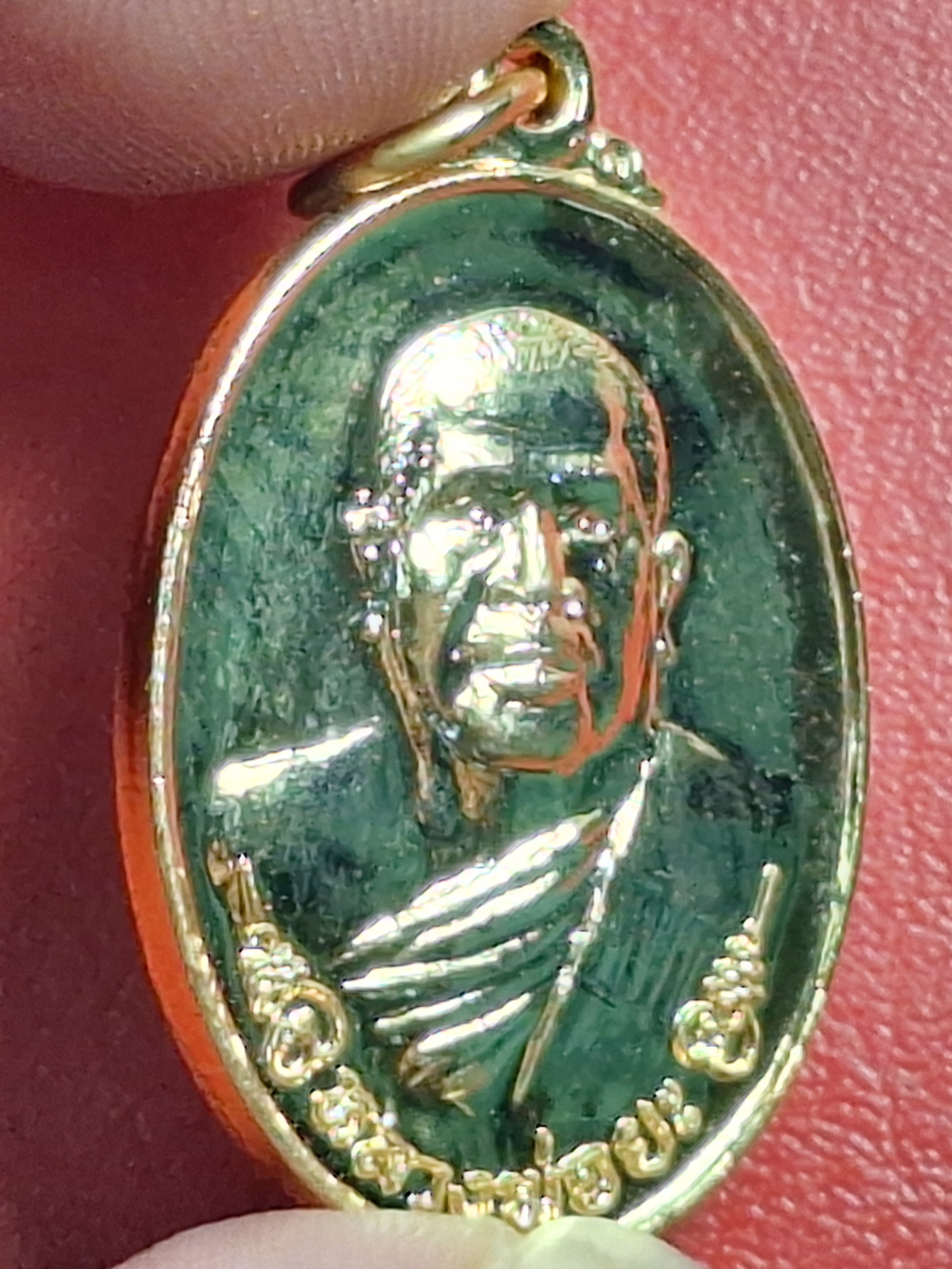 หลวงพ่อยะ วัดท่าข้าม รุ่นแรก ปี๒๕๓๐ เหรียญรูปไข่ พิมพ์เล็ก เนื้อกะไหล่ทอง(องค์ที่5)