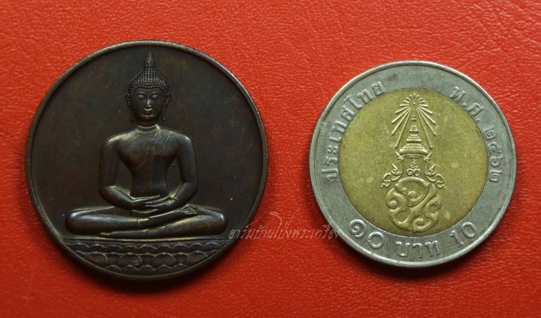 เหรียญพระพุทธสิหิงค์ หลัง ภปร ที่ระลึก ๗๐๐ ปีลายสือไทย กรมธนารักษ์จัดสร้าง หลวงพ่อเกษมและเกจิร่วมสมัยปลุกเสกพิธีใหญ่ ปี ๒๕๒๖(องค์ที่8)