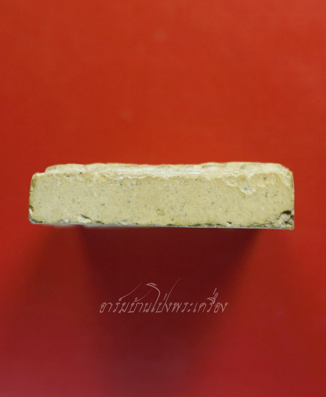 หลวงปู่แย้ม วัดสามง่าม พิมพ์รูปเหมือนเนื้อผง หลังกุมารทอง มีส่วนผสมของผงพระเก่าชำรุด, ผงวิเศษ, พุทธคุณต่างๆ รวมถึงเกศาของหลวงปู่แย้ม อีกทั้งด้านหลังเป็นรูปกุมารทองอีก ครบเครื่องทั้งด้านทำมา หากิน ป้องกันเตือนภัย(องค์ที่1)