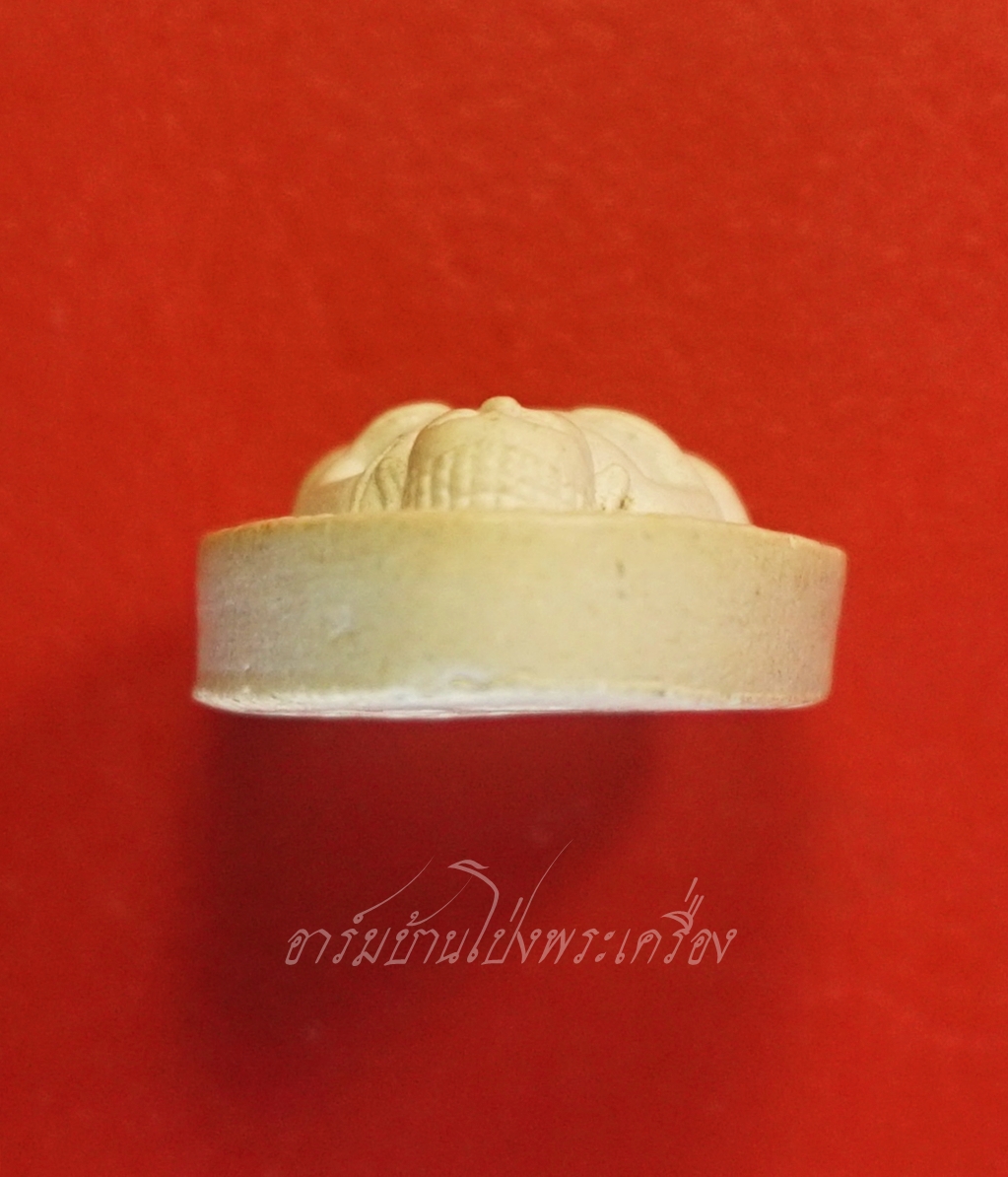 หลวงพ่อคูณ วัดบ้านไร่ พระสังฆจาย ฝังตะกรุดด้านหน้า(องค์ที่1)