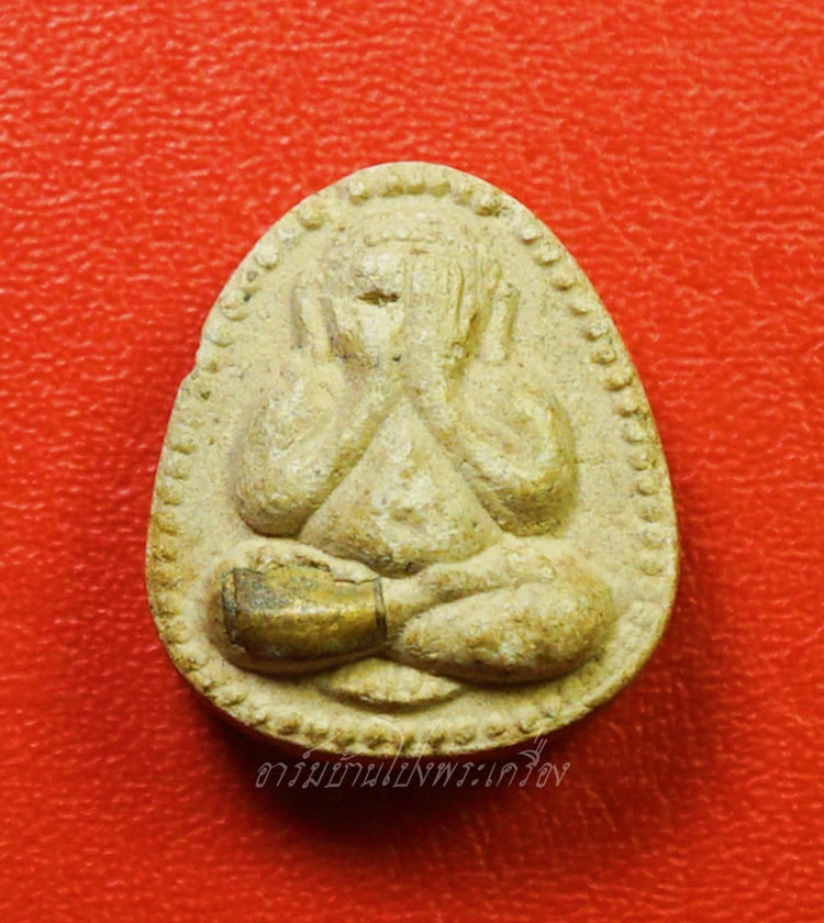 หลวงปู่แผ้ว วัดกำแพงแสน พระผงปิดตาจิ๋ว ออกงานปิดทอง ปี๒๕๕๐ เนื้อผงสีขาว ฝังตะกรุด(องค์ที่1)