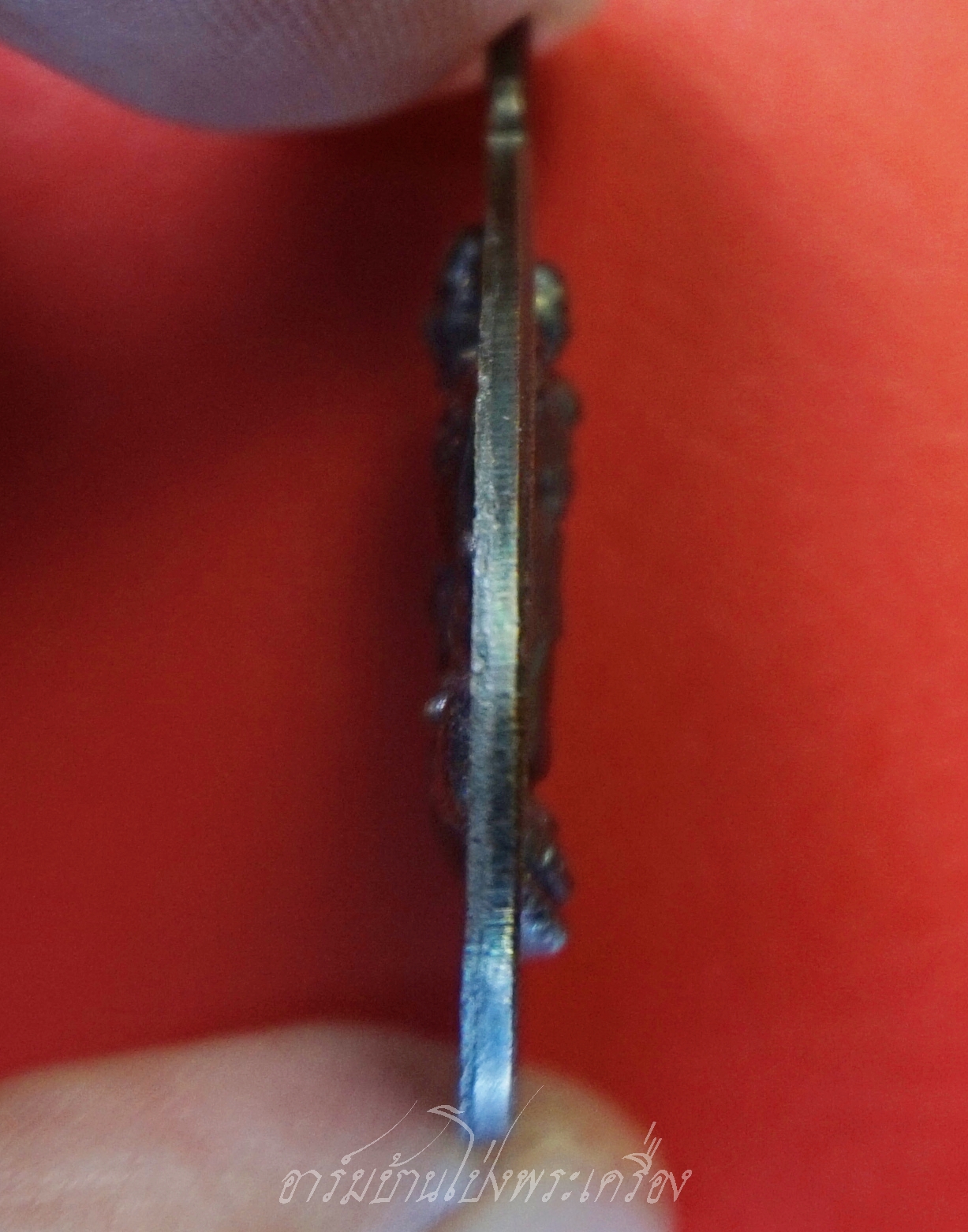 หลวงปู่ทวด ยืนมั่นคง ด้านหลัง หลวงปู่ดู่ พรหมปัญโญ วัดแม่ตะไคร้ จ.เชียงใหม่ รุ่นทานบารมี๑ ปี๒๕๕๔ ยิงโค๊ตเลเซอร์หมายเลข48036 เนื้อทองแดงรมดำ(องค์ที่1)