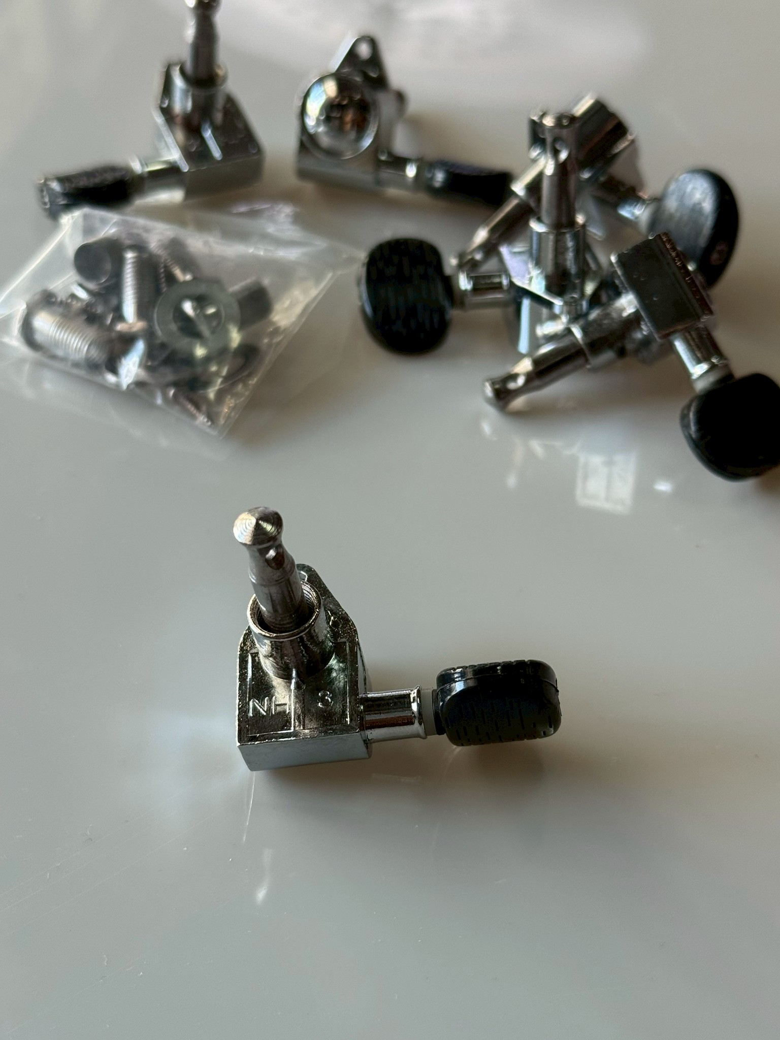 ลูกบิดกีตาร์ Proline ใช้ได้ทั้งกีต้าร์โปร่ง / กีต้าร์ไฟฟ้า ลูกบิด ครบชุด 6 ชิ้น พร้อมใช้งาน ทนทาน แข็งแรง