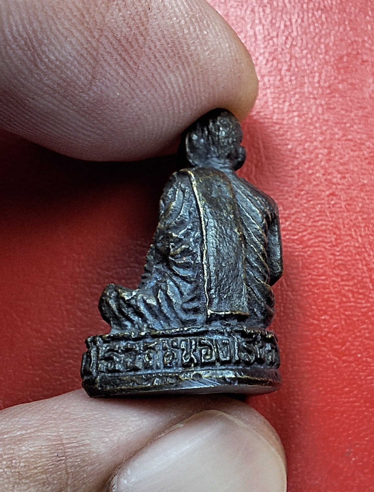 หลวงพ่อบุญชู เขมจาโร วัดหนองโรง จ.กาญจนบุรี ใต้ฐานอุดเทียนชัย(องค์ที่1)