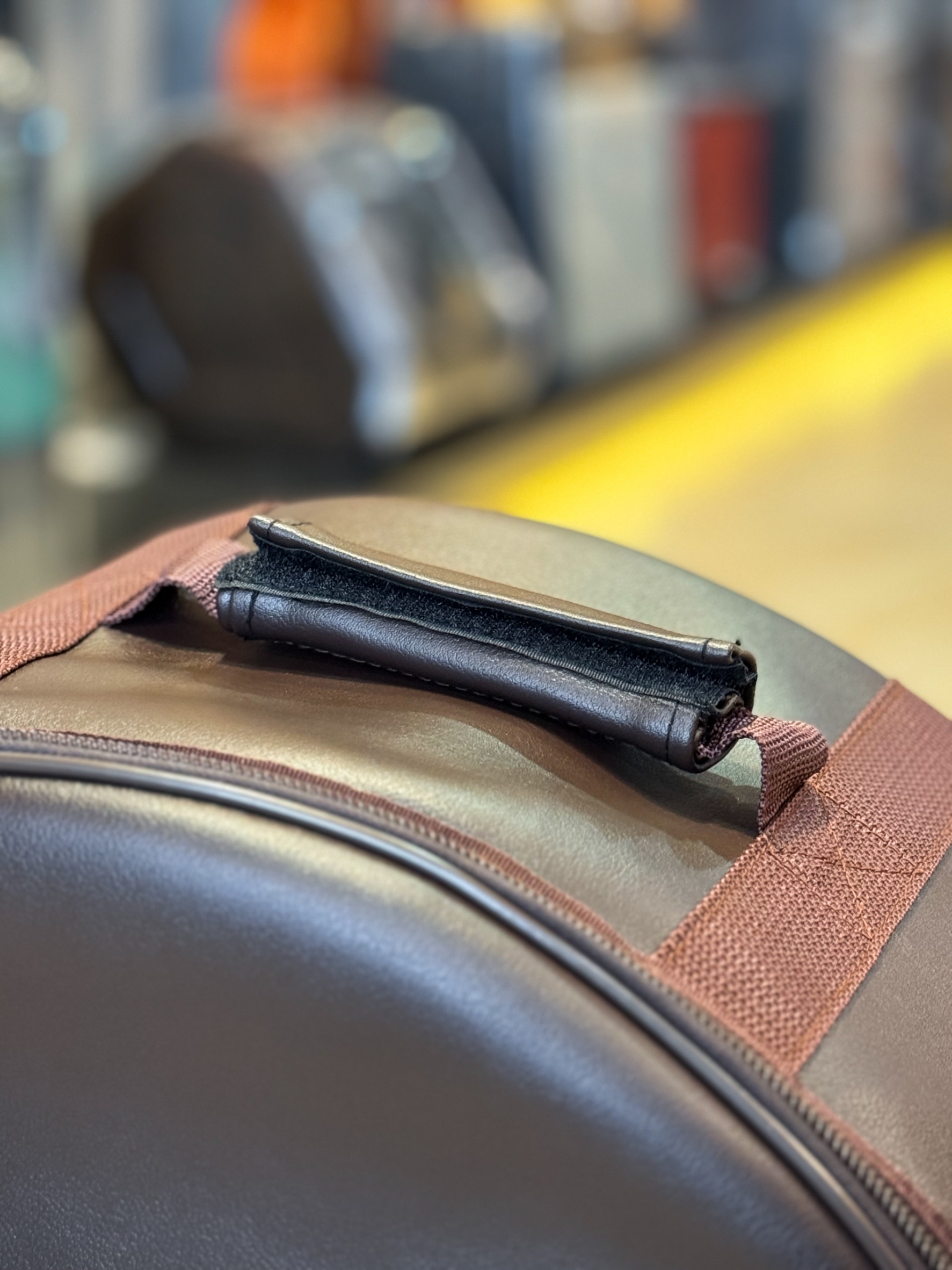 กระเป๋าหนังสแนร์ TAKANE ขนาด 14 นิ้ว บุฟองน้ำหนา กันละอองน้ำ กันฝุ่น พร้อมสายสะพาย