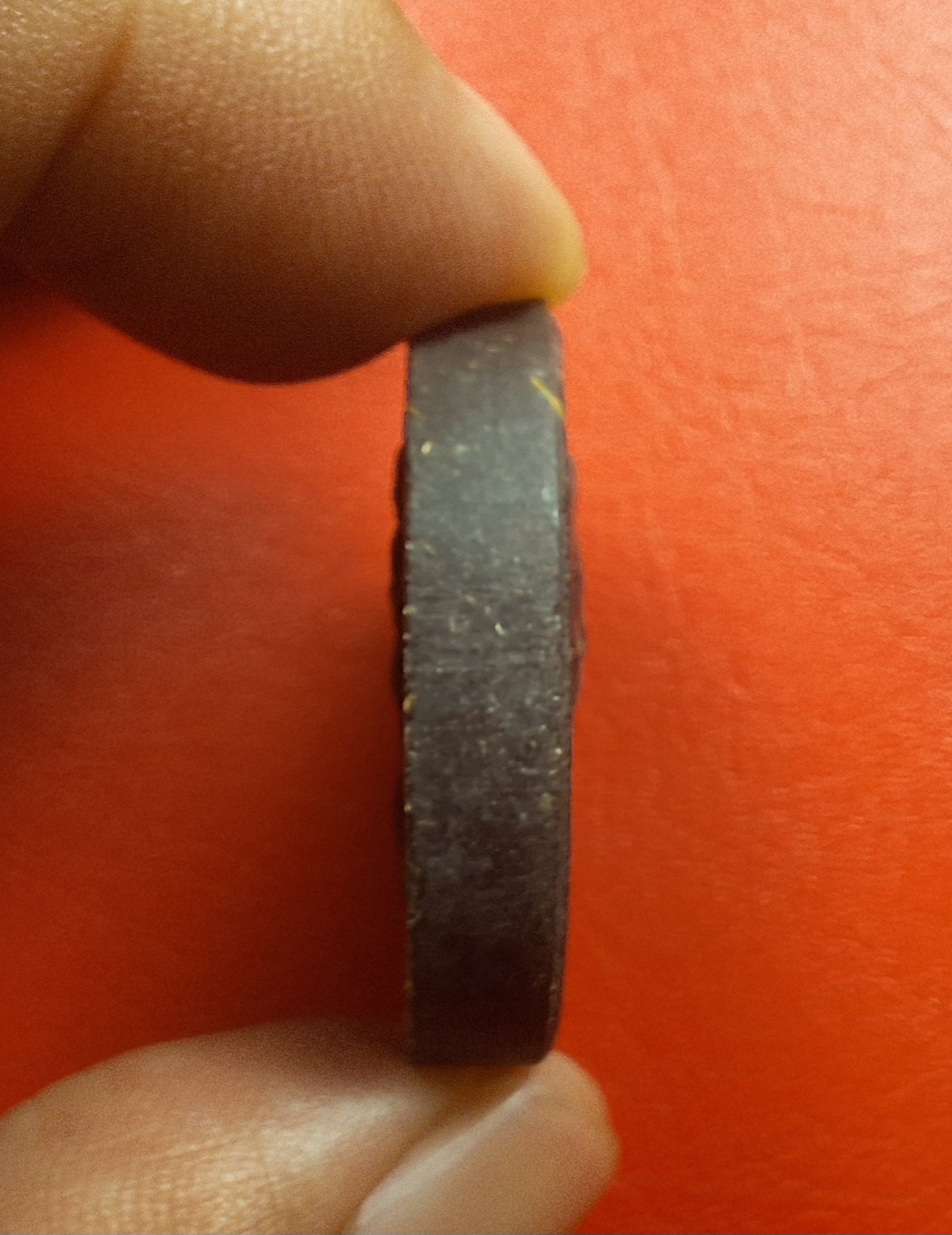 ยี่กอฮง วัดป้อมรามัญ หลังชูชกเศรษฐี รุ่นรวยอมตะ ปี๒๕๖๓ เนื้อผงสีดำฝังตะกรุด(องค์ที่1)