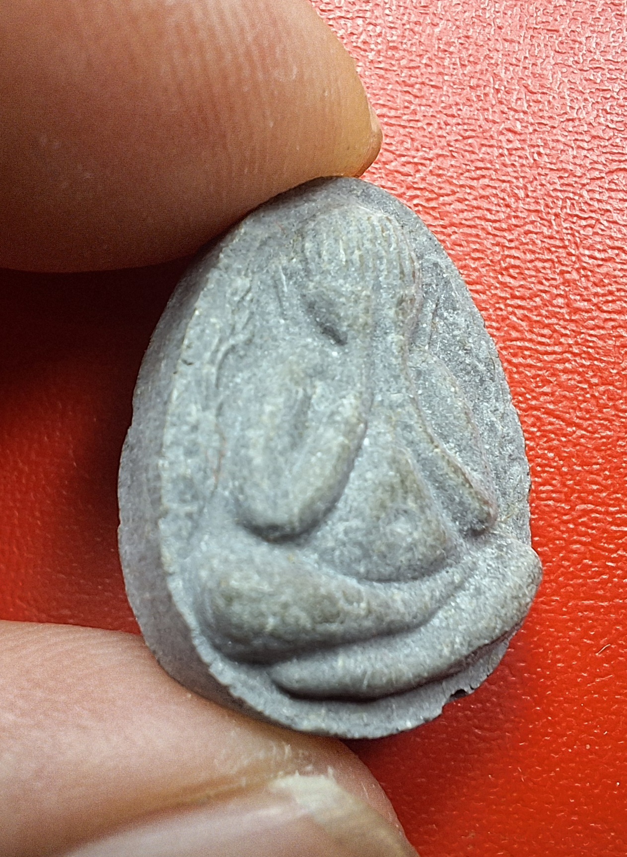 หลวงปู่โต๊ะ วัดถ้ำสิงโตทอง ที่ระลึกในงานผูกพัทธสีมา ปี๒๕๓๕ กนกข้าง เนื้อผงใบลาน(องค์ที่1)