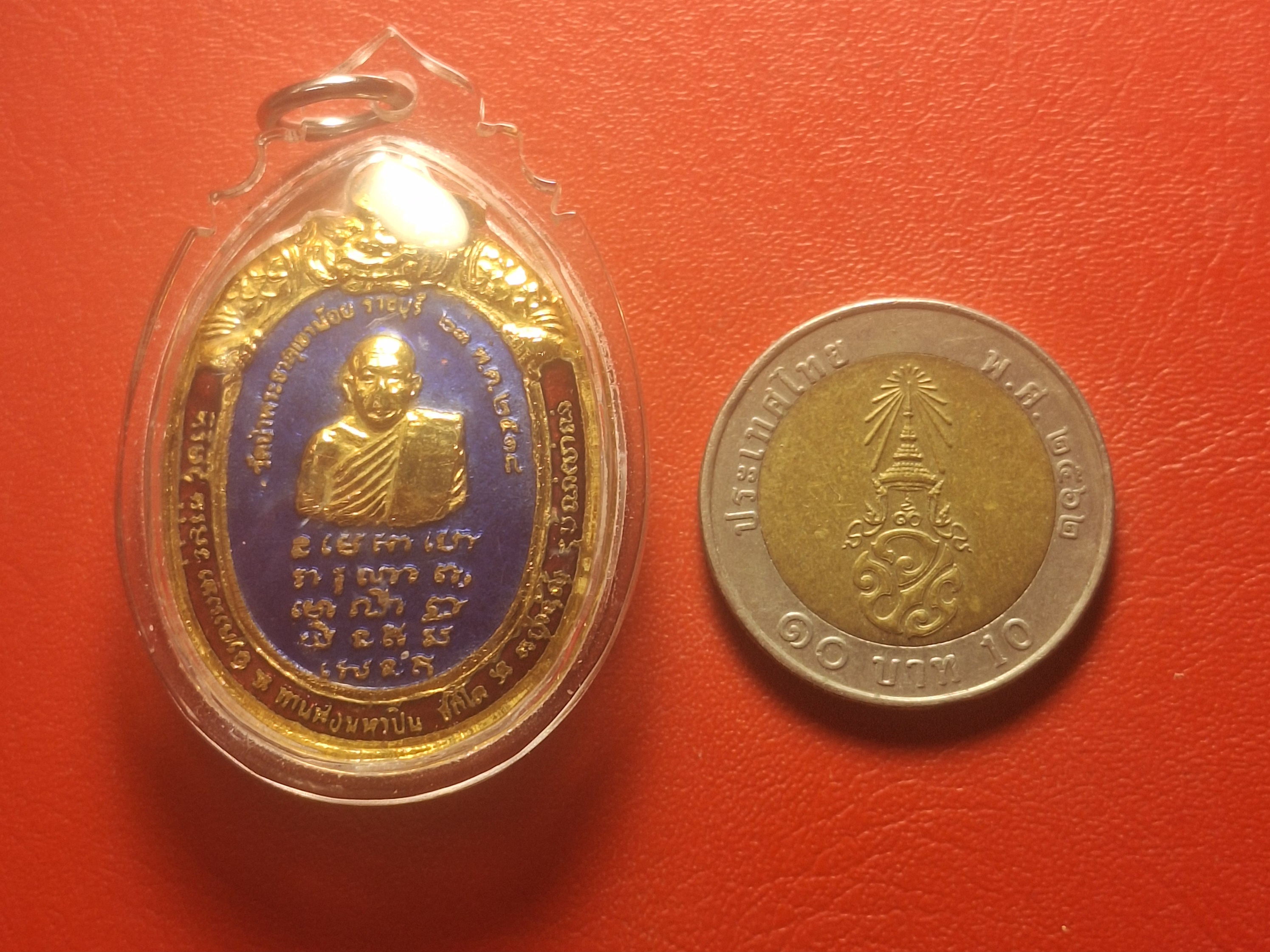 หลวงปู่มหาปิ่น ชลิโต วัดป่าพระธาตุเขาน้อย ปี๒๕๑๘ เนื้อกะไหล่ทองลงยา(องค์ที่3)