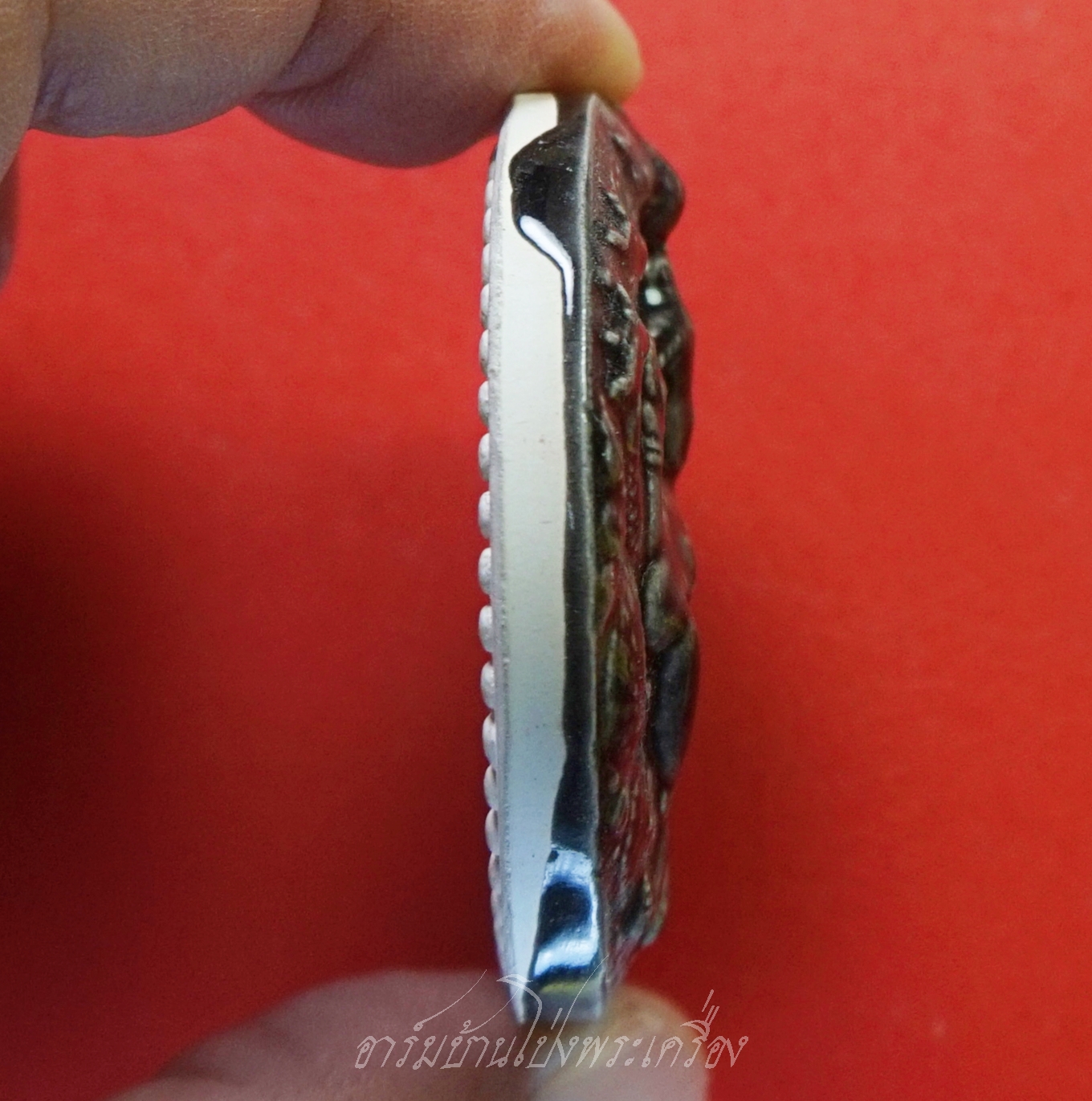 จตุคามรามเทพ เนื้อกระเบื้องเคลือบสีดำ หลังเจดีย์ปั๊มตรายาง ไม่ทราบรุ่นใครรู้เอาไปครับ(องค์ที่1)