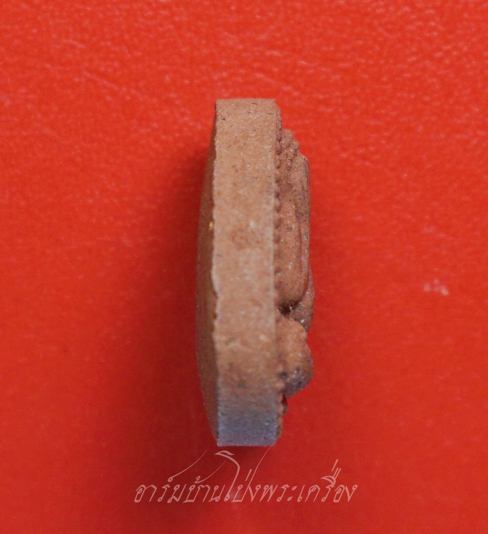 หลวงปู่แผ้ว วัดกำแพงแสน พระผงปิดตาจิ๋ว ออกงานปิดทอง ปี๒๕๕๐ เนื้อผงสีน้ำตาล ฝังตะกรุด(องค์ที่1)