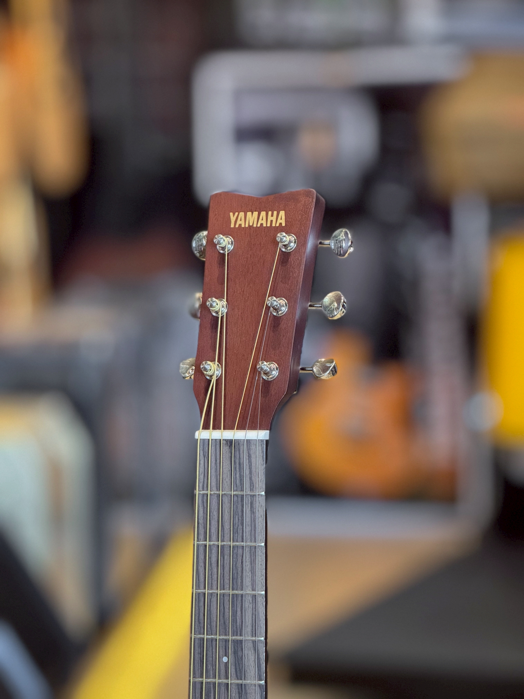 กีตาร์โปร่ง YAMAHA JR2 Acoustic Guitar สี Sunburst พร้อมกระเป๋ากีตาร์ในกล่อง