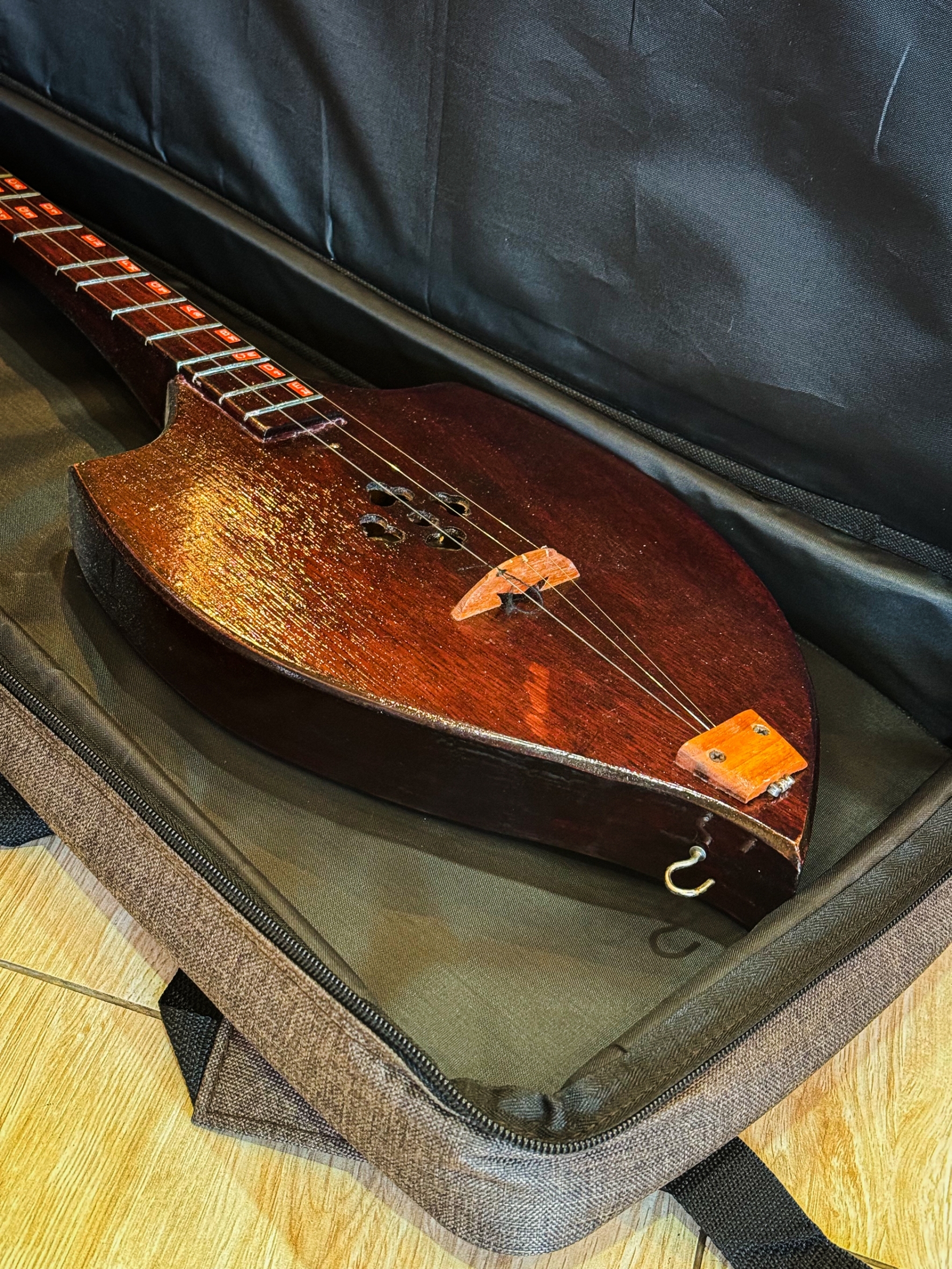 กระเป๋าพิณ Melody กระเป๋าใส่พิณ สีน้ำตาล บุฟองน้ำหนา 12 มิล กันกระแทก/ป้องกันตัวพิณได้ดี