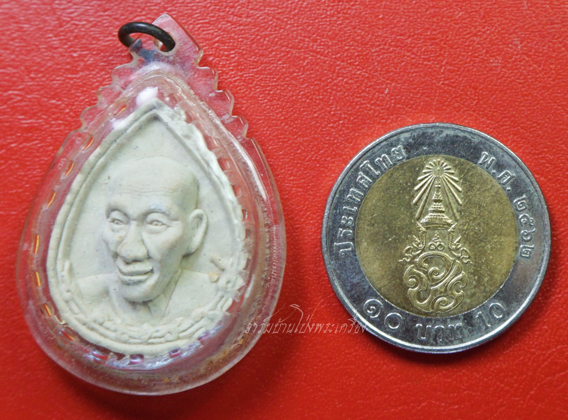 หลวงพ่อเกษม เขมโก สุสานไตรลักษณ์ จ.ลำปาง ปี๒๕๓๕ พระผงทรงหยดน้ำ(องค์ที่1)