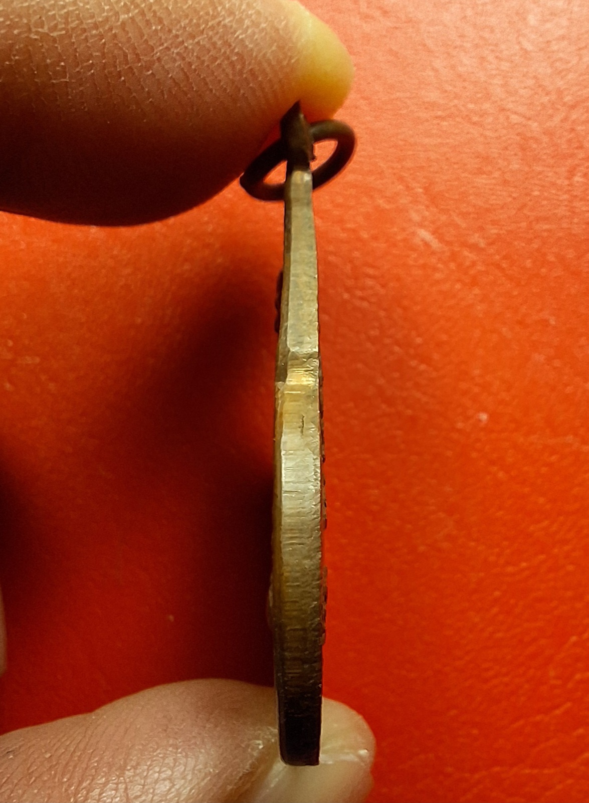 หลวงปู่ชอบ วัดเขารังเสือ รุ่นฉลองอายุ๗รอบ จับหัวเสือ เนื้อนวะ(องค์ที่2)