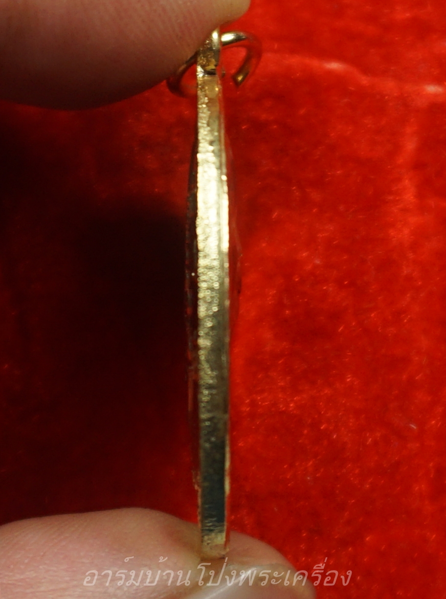 หลวงพ่อยะ วัดท่าข้าม รุ่นเจ้าสัว ปี๒๕๓๕ เนื้อกะไหล่ทอง(องค์ที่1)