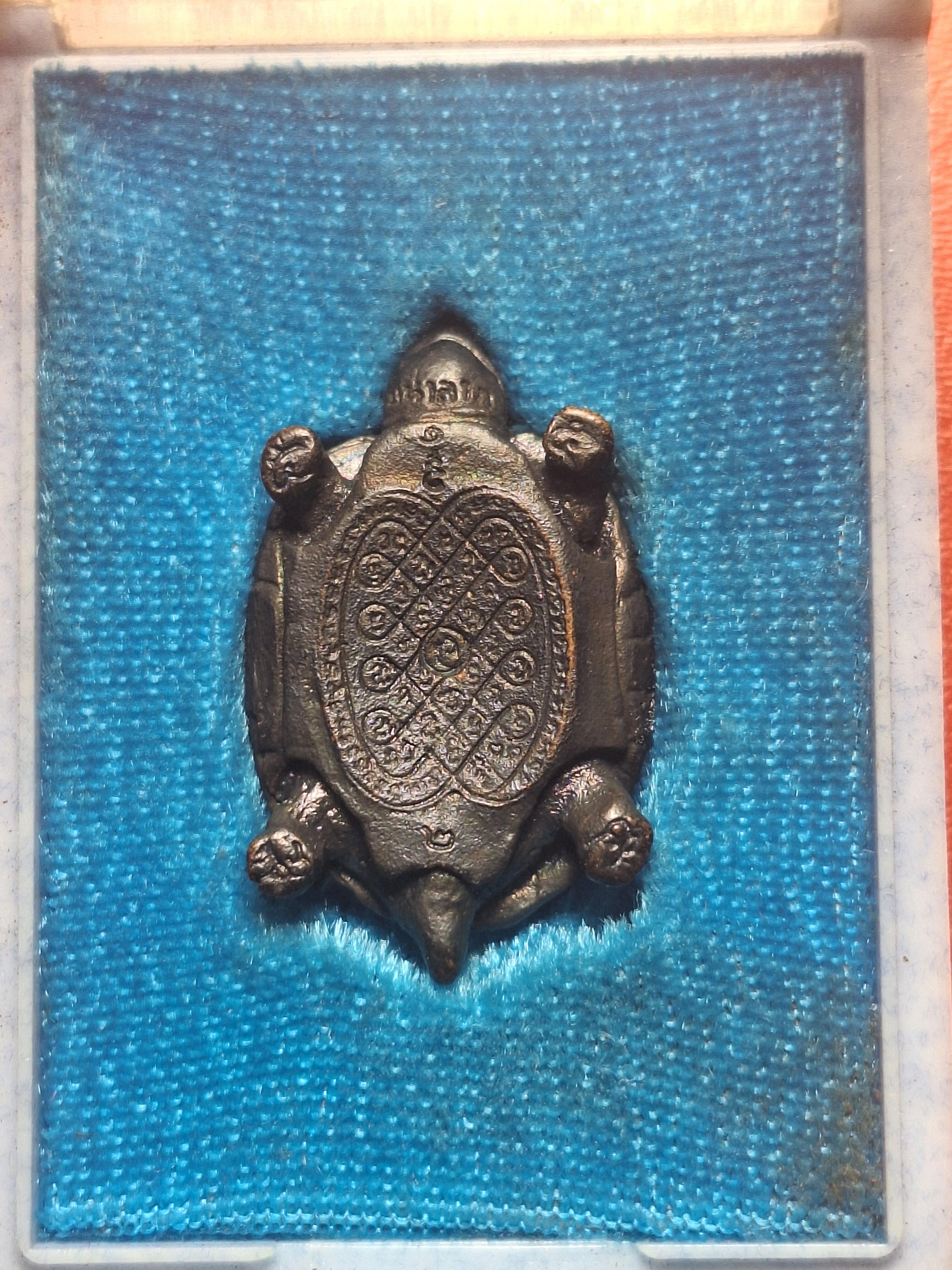 หลวงปู่หลิว วัดไร่แตงทอง พญาเต่ามหาลาภ ปี๒๕๓๖ เนื้อนวะโลหะ(องค์ที่1)