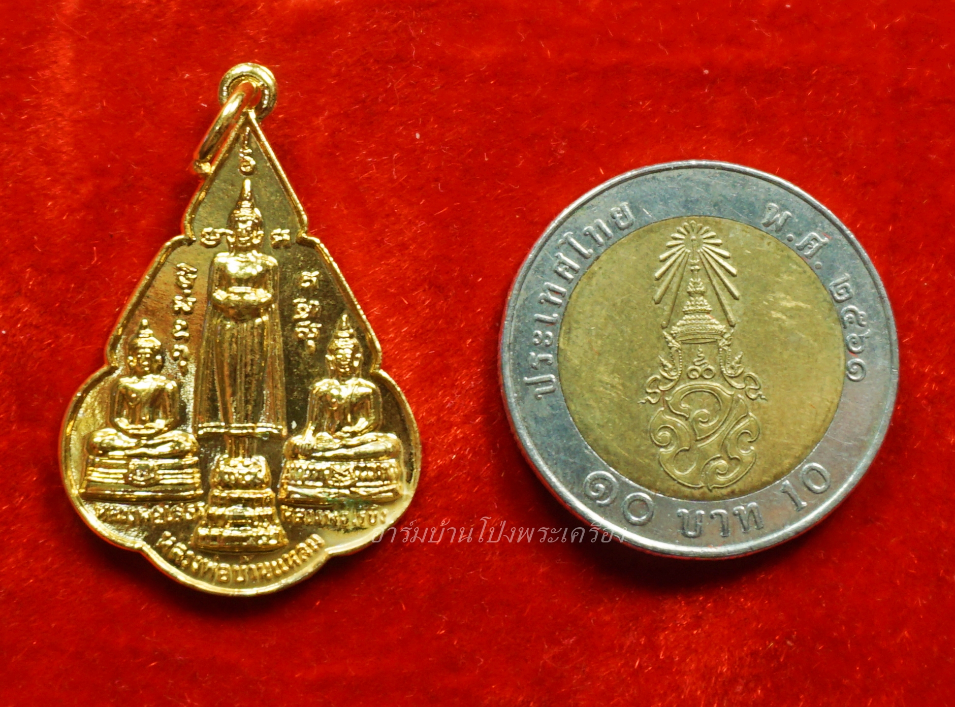 สามพี่น้อง วัดบ้านโป่ง หลวงพ่อใจร่วมปลุกเสก ปี๒๕๒๓ เนื้อกะไหล่ทอง พิมพ์เล็ก(องค์ที่1)