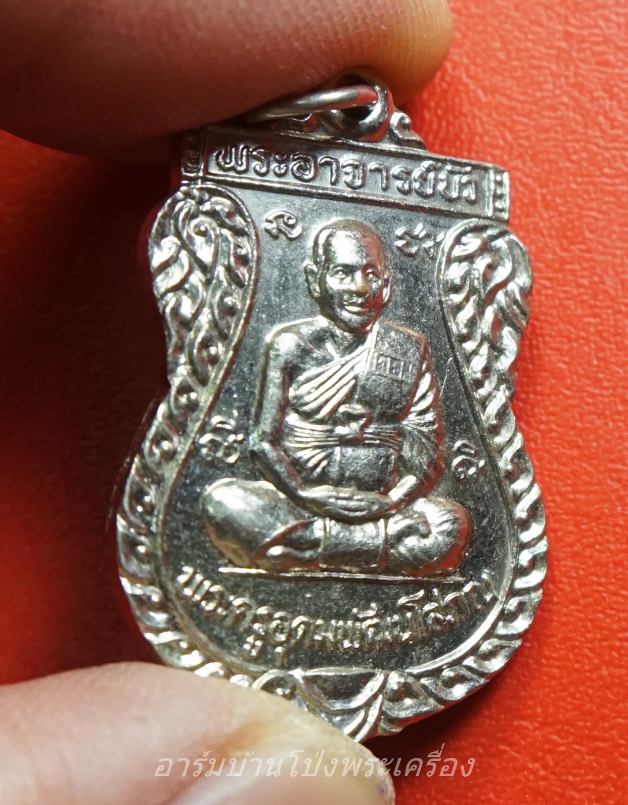 พระอาจารย์บัว วัดเขาแดน ที่ระลึกงานปิดทองฝังลูกนิมิต ปี๒๕๔๔ เนื้อกะไหล่เงิน(องค์ที่3)