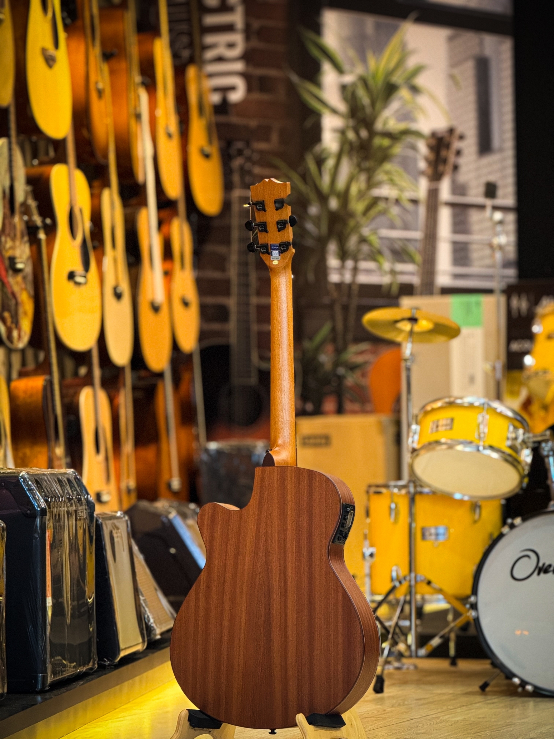 กีต้าร์โปร่งไฟฟ้า Amari Am 408c พร้อม กระเป๋าแท้ enya / ปิ๊ก / ประแจ / คาโป้