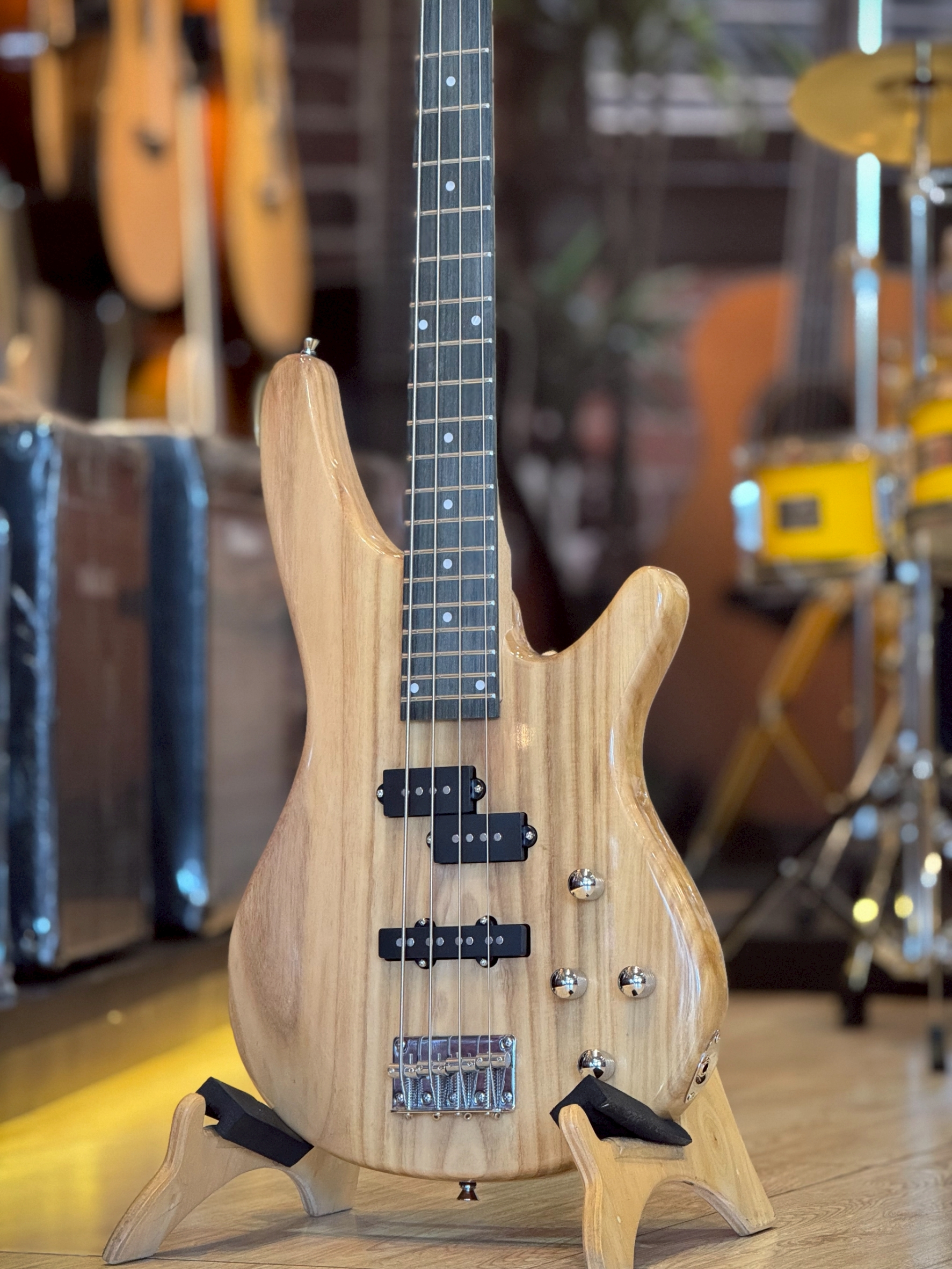 เบสไฟฟ้า Siam Music Electric PJ Bass 24 เฟรต 2 วอลุ่ม 2 โทน พร้อมกระเป๋า+ปิ๊ก+สายแจ๊ค