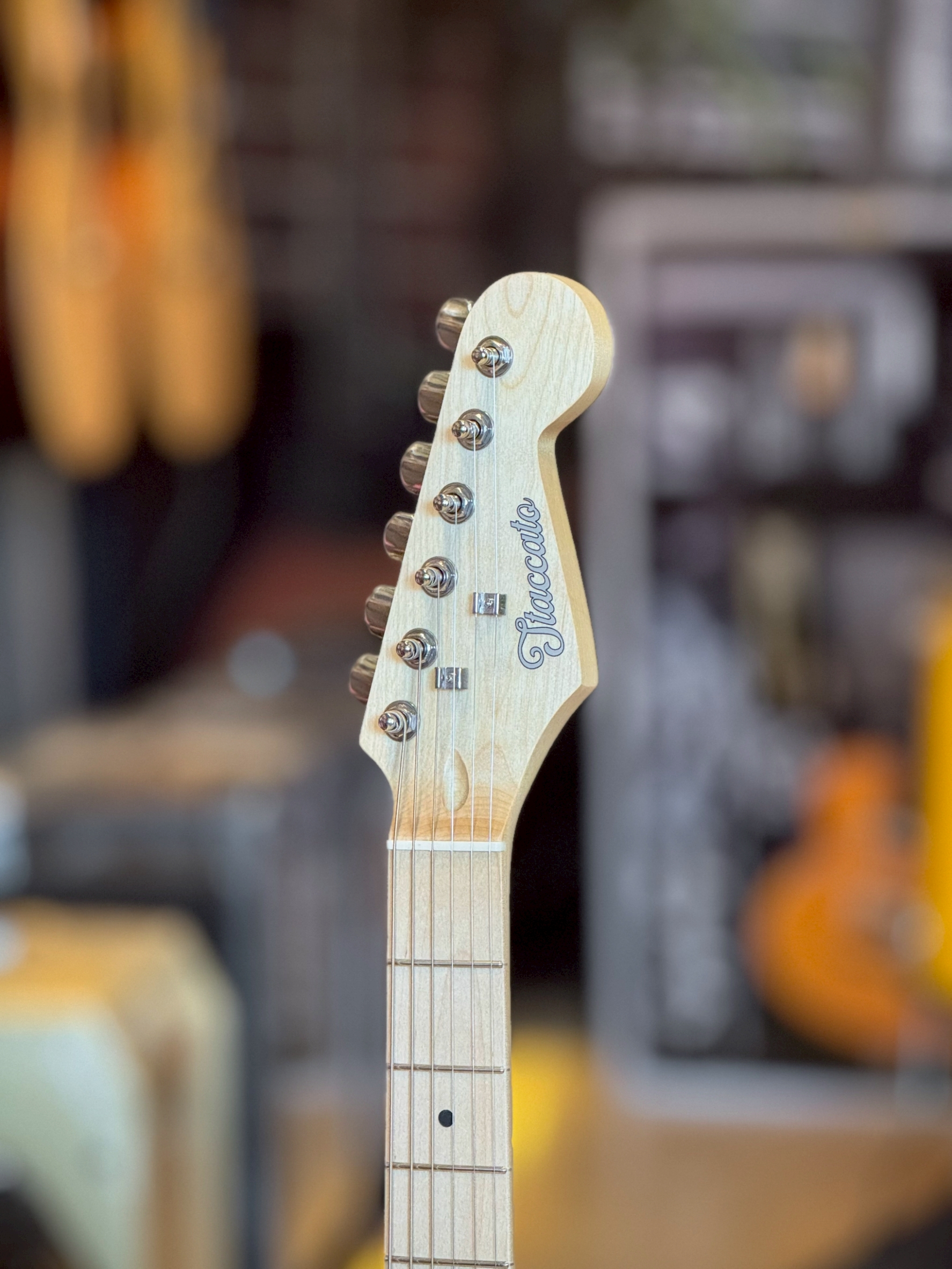 กีตาร์ไฟฟ้า Staccato ST-HSS ตัดคอยล์ได้ เล่นได้กว้างหลายแนว พร้อม กระเป๋า/สายแจ็ค/ปิ๊ก4อัน/ประแจ/คู่มือ