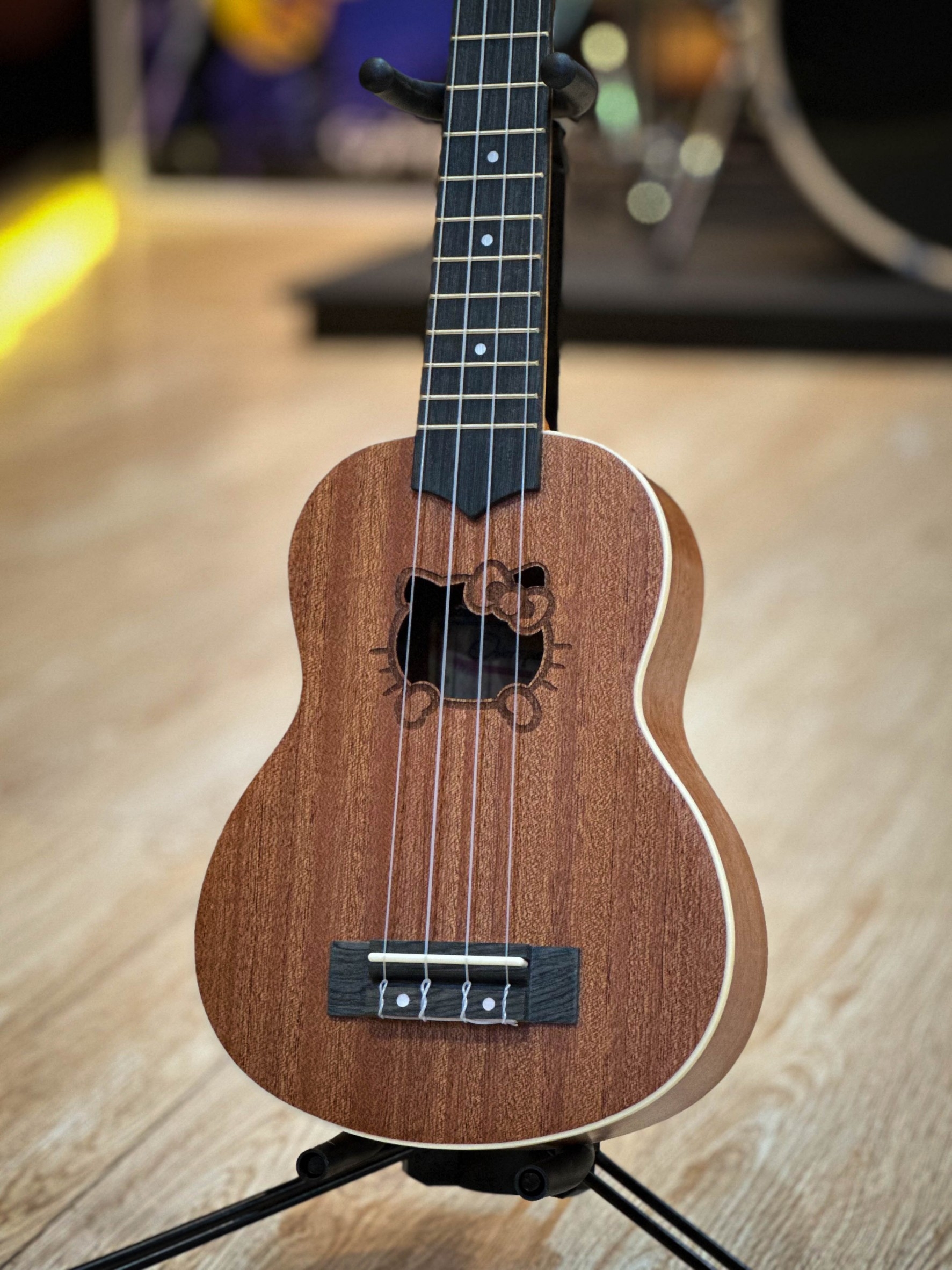 อูคูเลเล่ Overspeed ขนาด Soprano 21 นิ้ว ลาย Kitty ทำจากไม้มะฮอกกานี พร้อม กระเป๋า ปิ๊ก ที่เก็บปิ๊ก คู่มือ