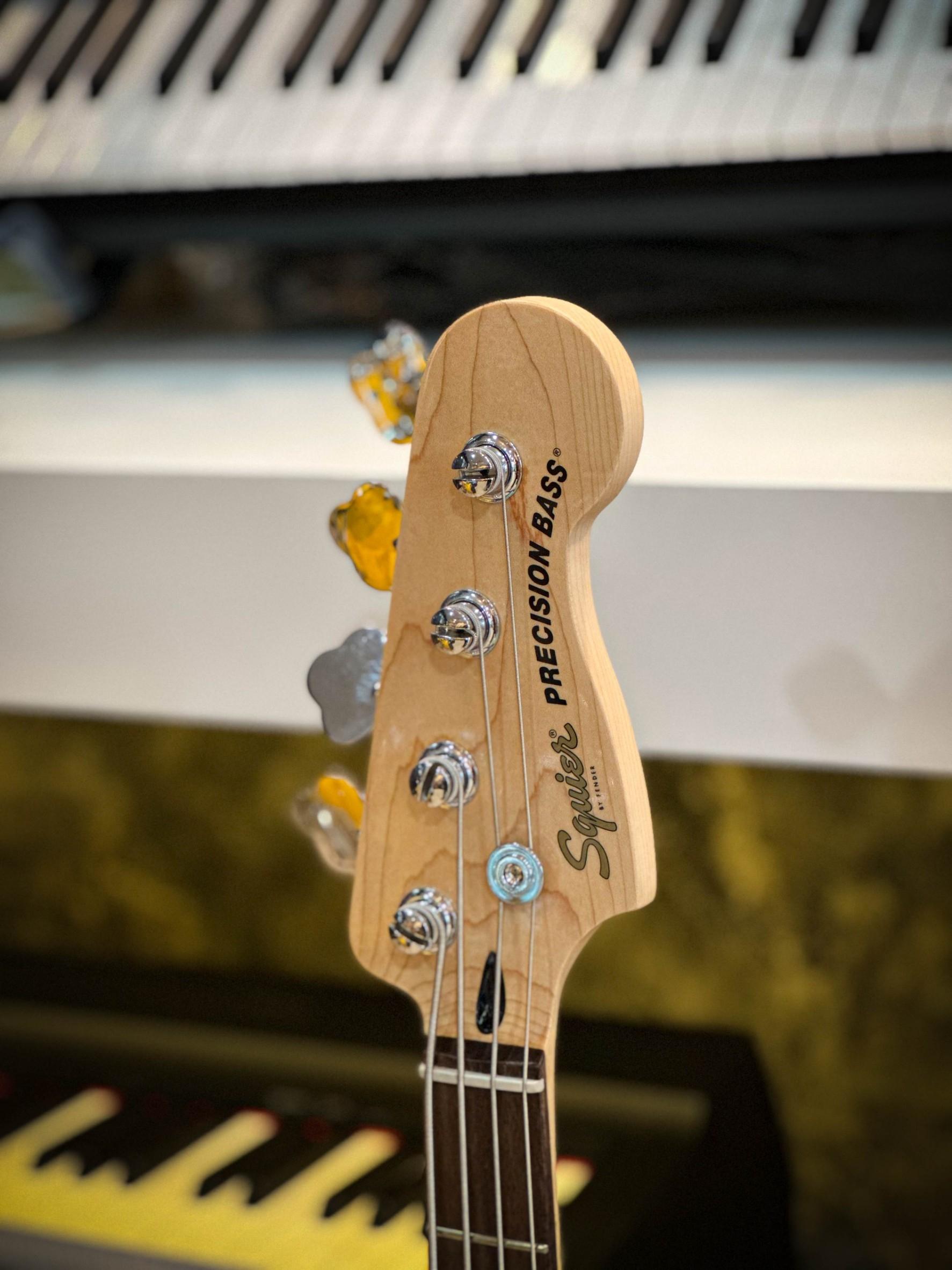 เบสไฟฟ้า Squier by Fender Affinity Bass 20 เฟรต * ประกันศูนย์ 1 ปี *
