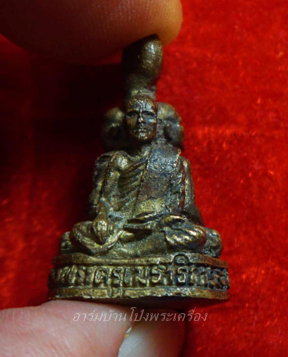 หลวงพ่อเกิด พระครูเมธาธิการ หลวงพ่อประเทือง ออกวัดโพธิ์บัลลัง รูปหล่อสามพลัง รุ่นสอง เนื้อทองเหลือง(องค์ที่7)