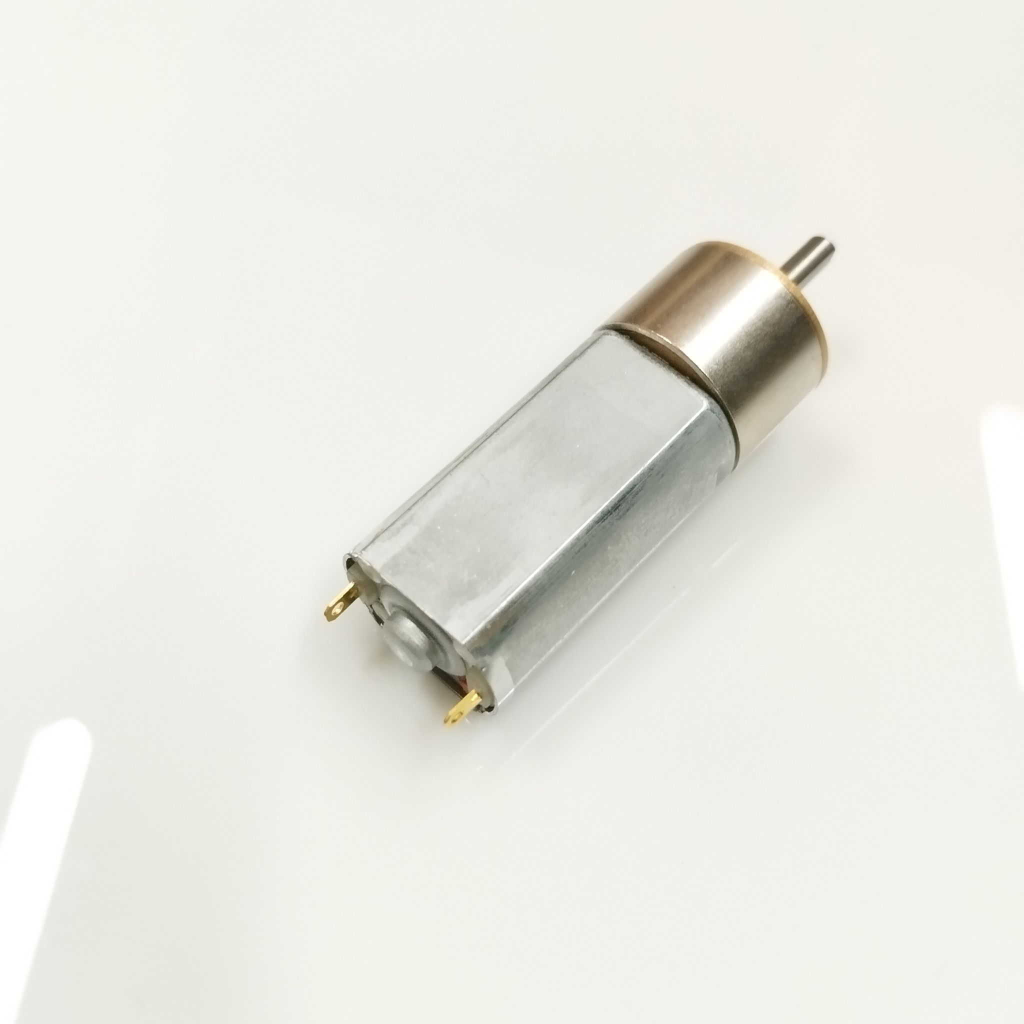 มอเตอร์ 16GA050 6v 1000rpm แปรงถ่านคาร์บอน เหมาะสำหรับหุ่นดินตามเส้นและหุ่นซูโม่ 500g