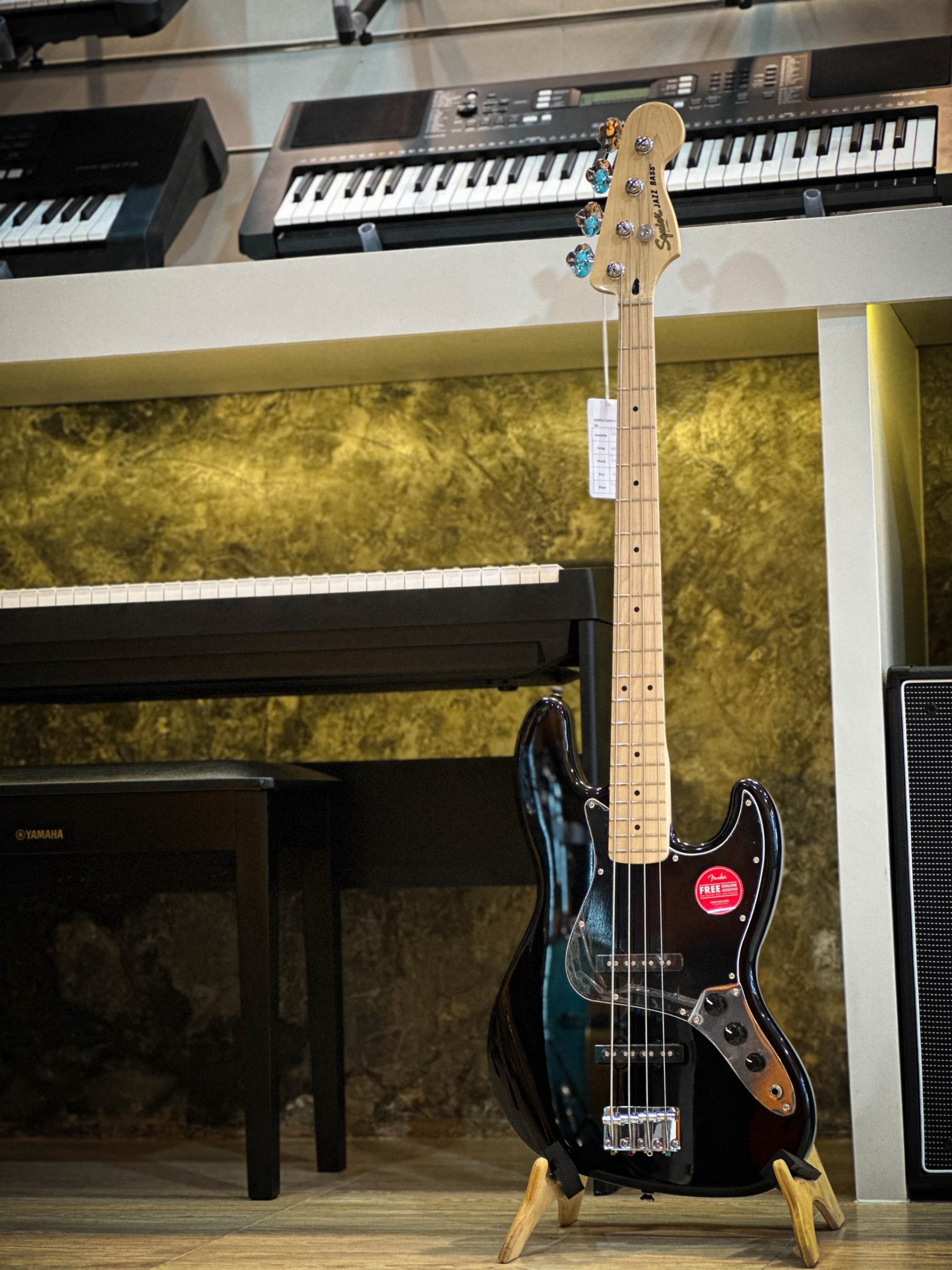 เบสไฟฟ้า Squier by Fender Affinity Bass 20 เฟรต * ประกันศูนย์ 1 ปี *