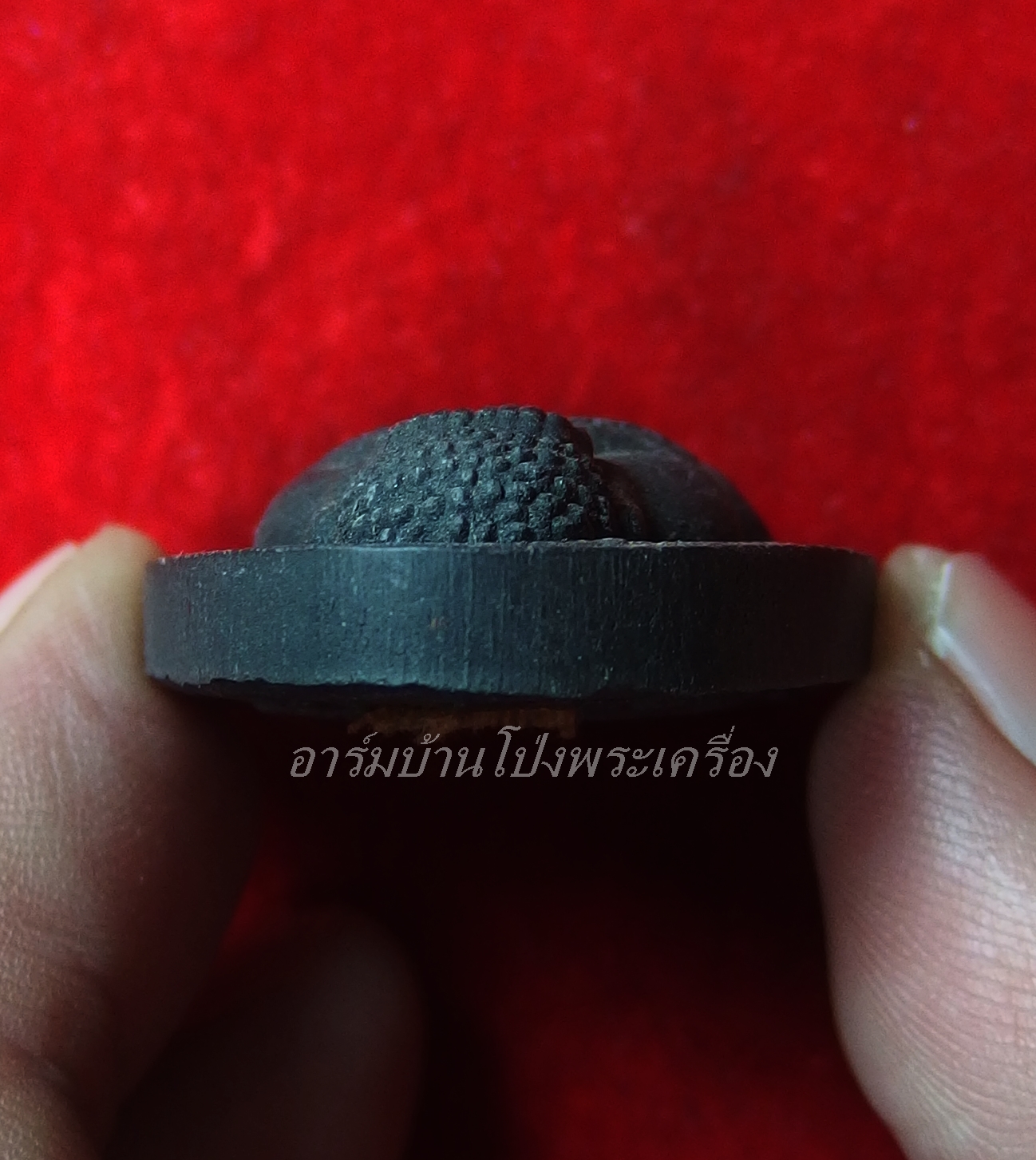 พระปิดตา วัดโต่งเต้น จ.นครราชสีมา รุ่น๑ เนื้อผงสีดำ ฝังจีวรและตะกรุด 2 ดอก(องค์ที่1)