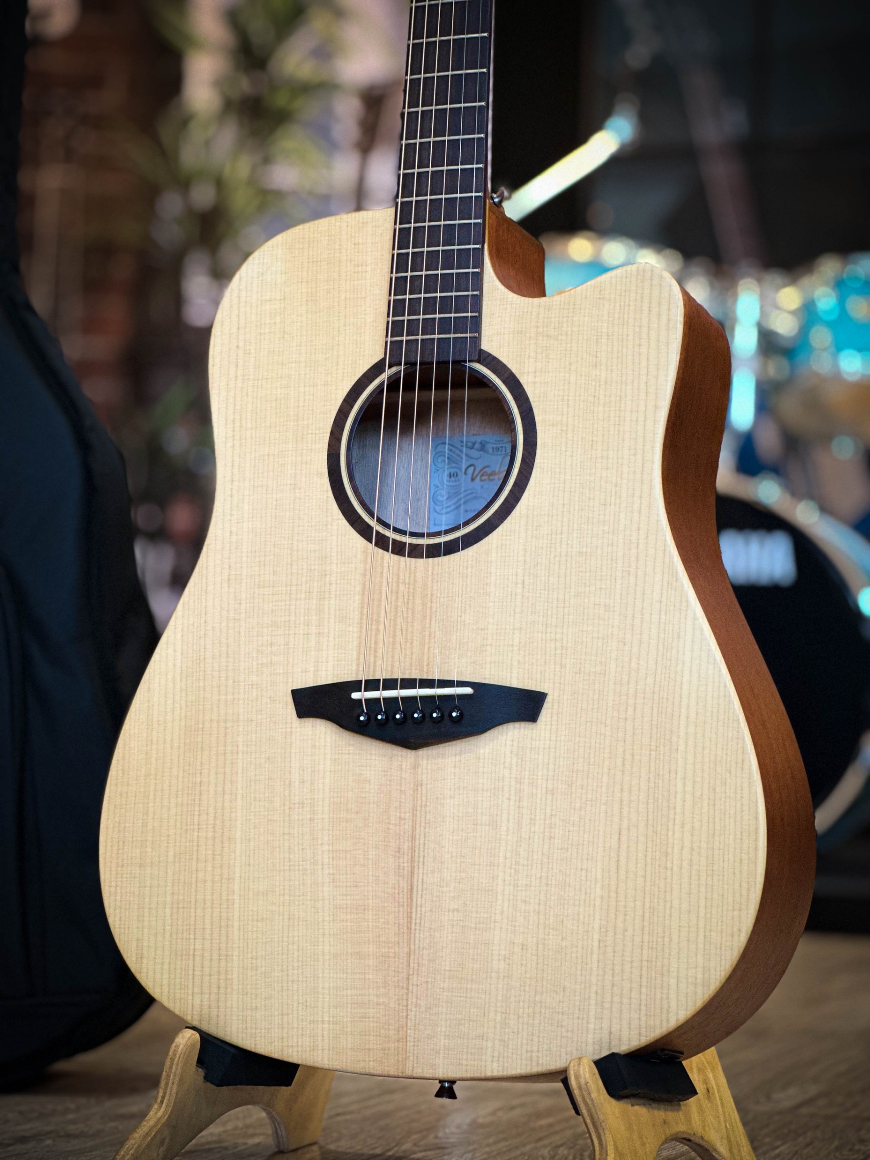 กีต้าร์โปร่งไฟฟ้า Veelah รุ่น V1-DCE ไม้หน้าแท้ ขนาด 41 นิ้ว ฟรี กระเป๋าซอฟเคสหนาของแท้ + ปิ๊กกีต้าร์ 2 อัน