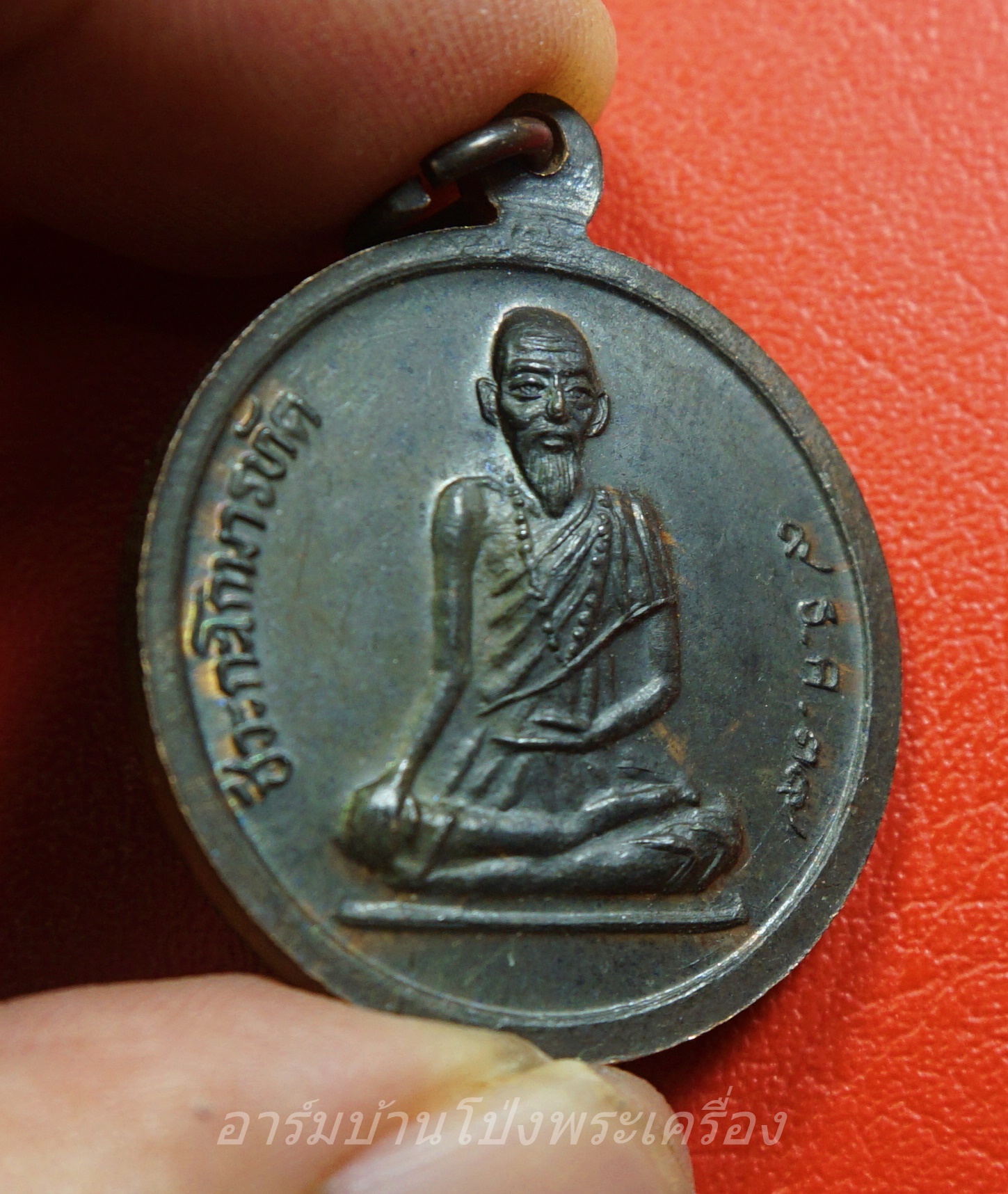 หลวงพ่อคูณ วัดบ้านไร่ หลังพ่อปู่ชีวก โกมารทัต ที่ระลึกเปิดโรงพยาบาลกาญจนบุรีเมโมเรียล สร้างปี2539 เนื้อนวะ(องค์ที่1)