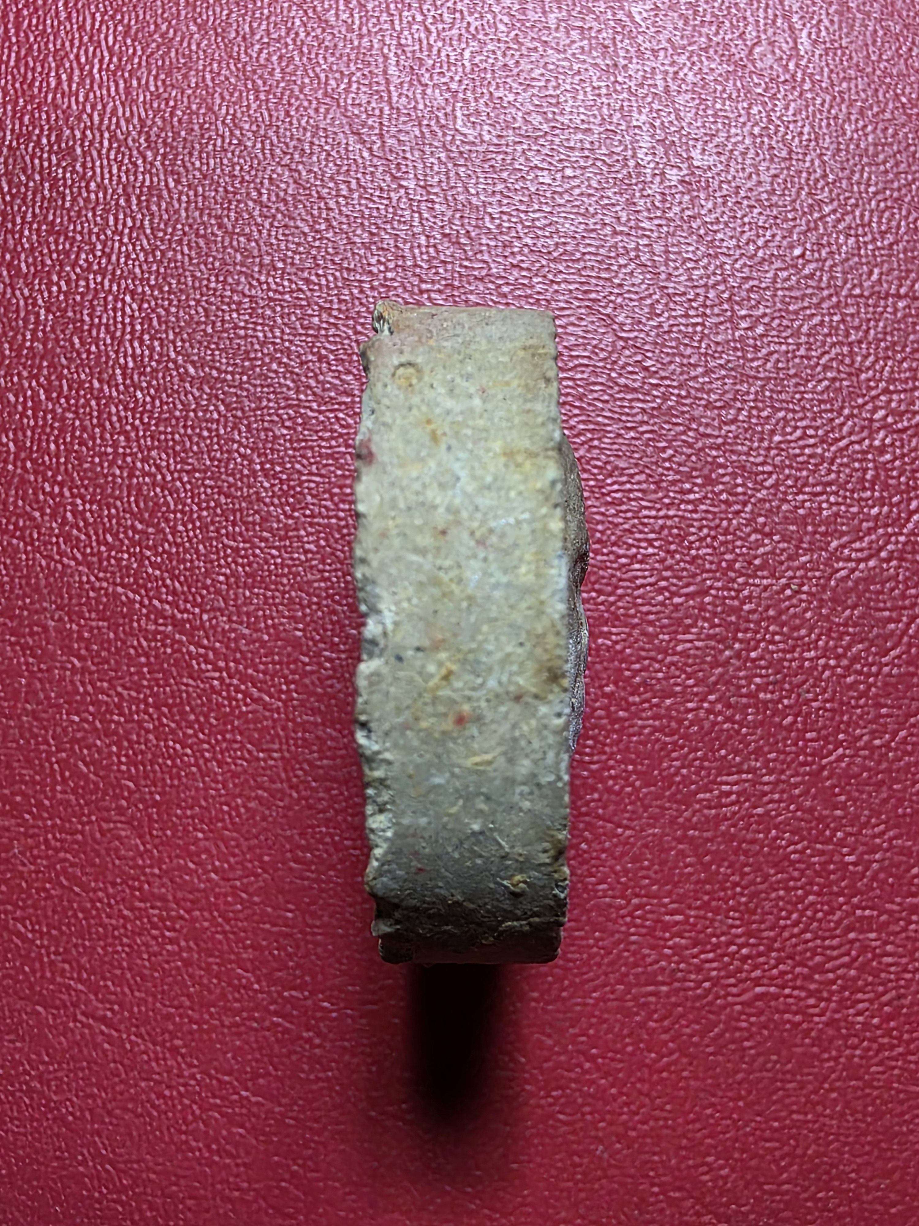 พระผงจันทร์ลอย หลังยันต์ หลวงปู่แผ้ว ปวโร วัดรางหมัน จ.นครปฐม(องค์ที่1)