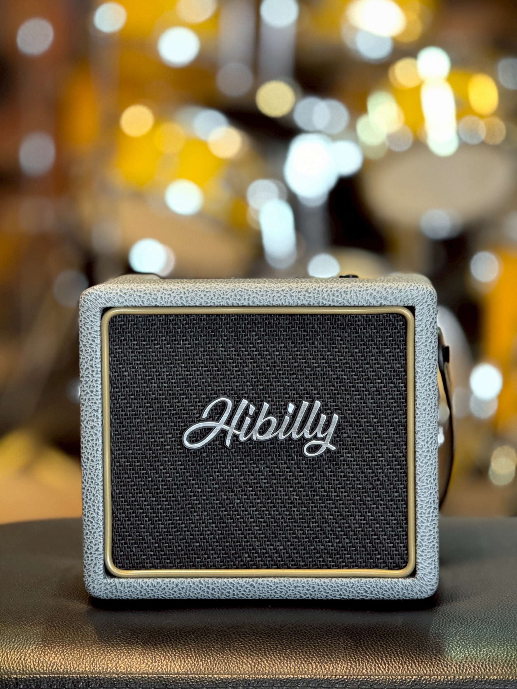 แอมป์เบส Hibilly Creaman15 ขนาด 15 วัตต์ เป็นที่นิยมในหมู่นักดนตรีที่ต้องการแอมป์เบสคุณภาพสูง คุณภาพเสียงที่ชัดเจนและมีพลัง