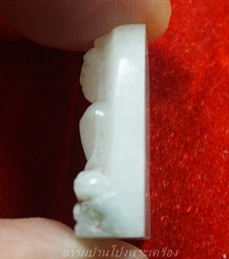 หลวงพ่อขันธ์ วัดพระศรีอารย์ พระหยกขาว พร้อมกล่องเดิม(องค์ที่17)