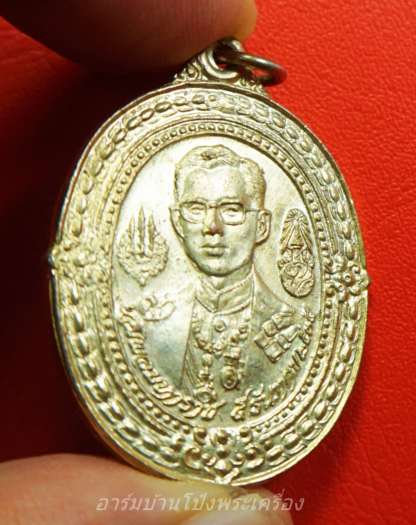 เหรียญที่ระลึกรักาลที่ ๙ งาน ๕ ธันวามหาราช พ.ศ.๒๕๓๔ ครั้งที่ 15 เนื้อกะไหล่เงิน(องค์ที่2)
