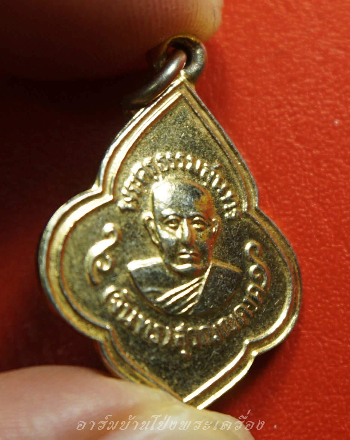 หลวงปู่จันทร์ วัดบ้านยาง เหรียญดอกจิก เนื้อกะไหล่ทอง(องค์ที่2)