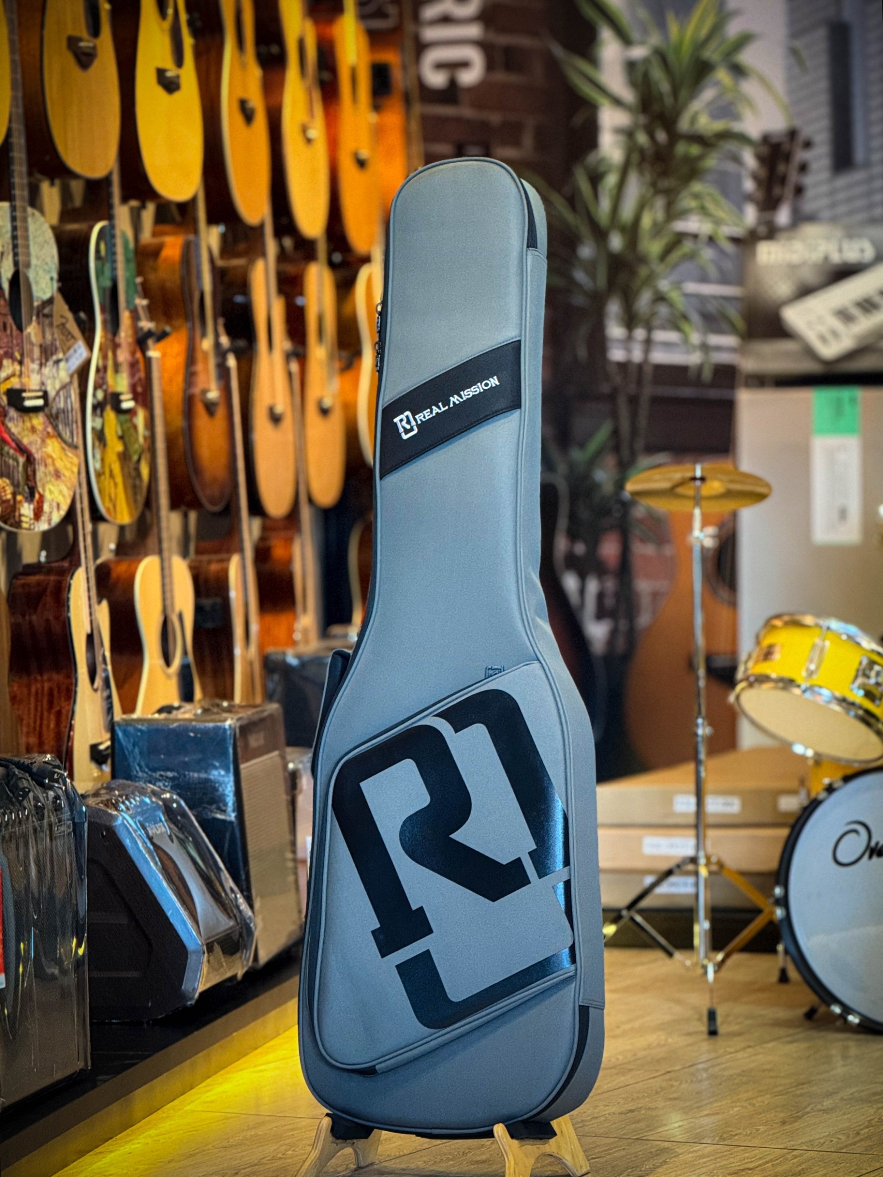 ซอฟเคสเบส Real Mission รุ่นผ้า ดำ/เทา ฟองน้ำหนามาก 20 มิล กระเป๋ากีต้าร์เบส มีหมอนรองคอ - ป้องกันการกระแทกอย่างดี